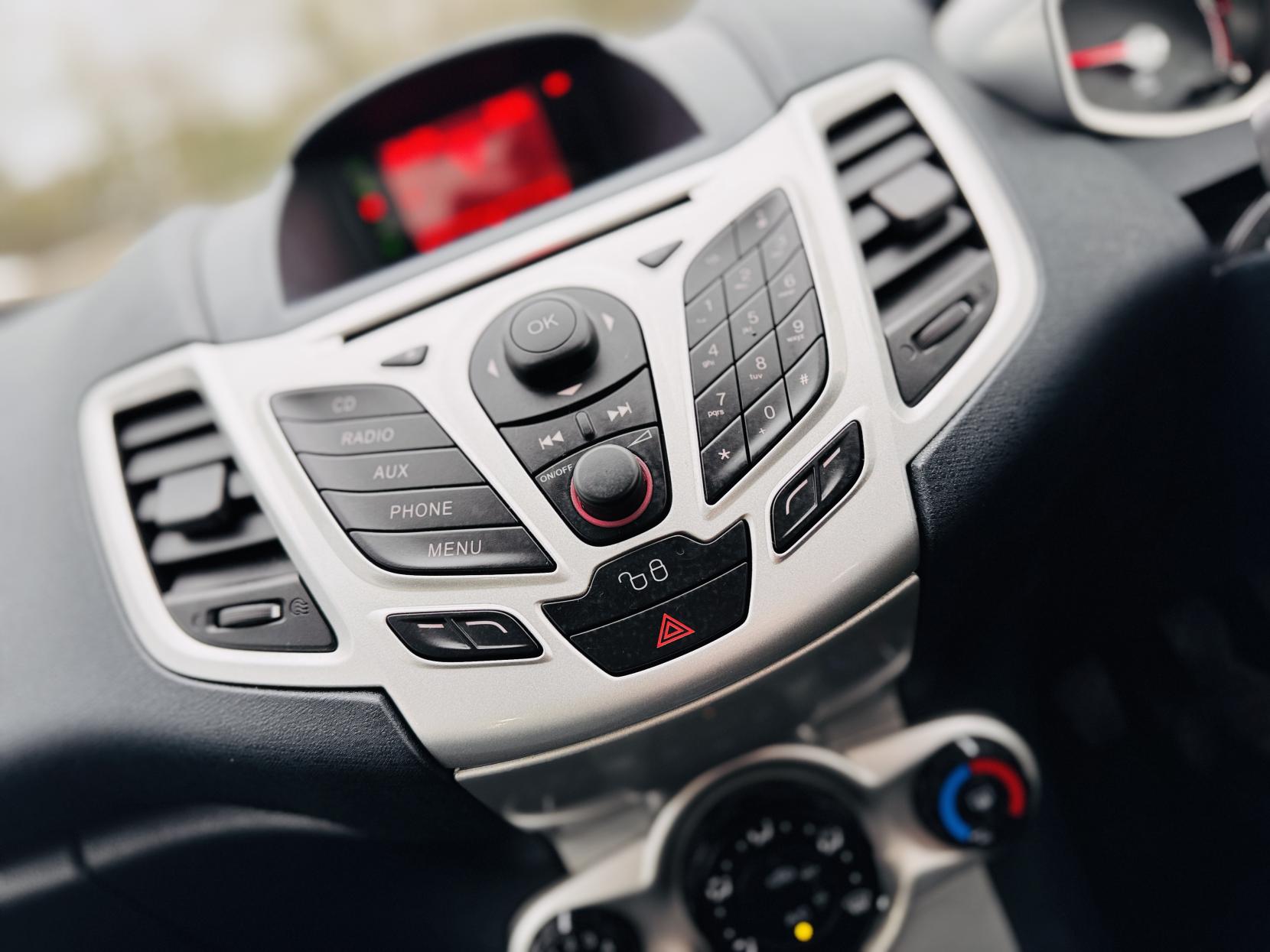 Ford Fiesta 1.25 Zetec Hatchback 5dr Petrol Manual (129 g/km, 81 bhp)