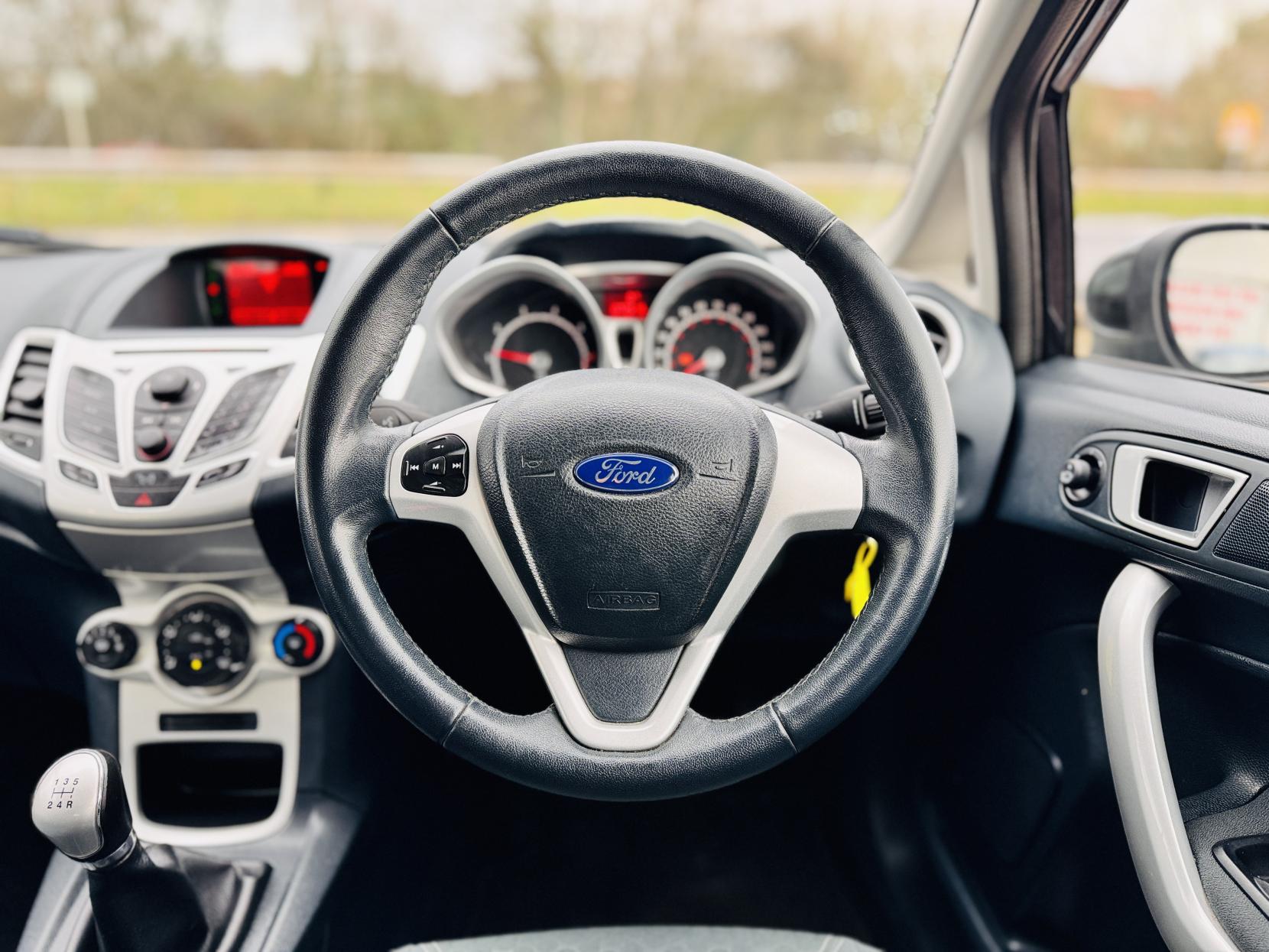 Ford Fiesta 1.25 Zetec Hatchback 5dr Petrol Manual (129 g/km, 81 bhp)