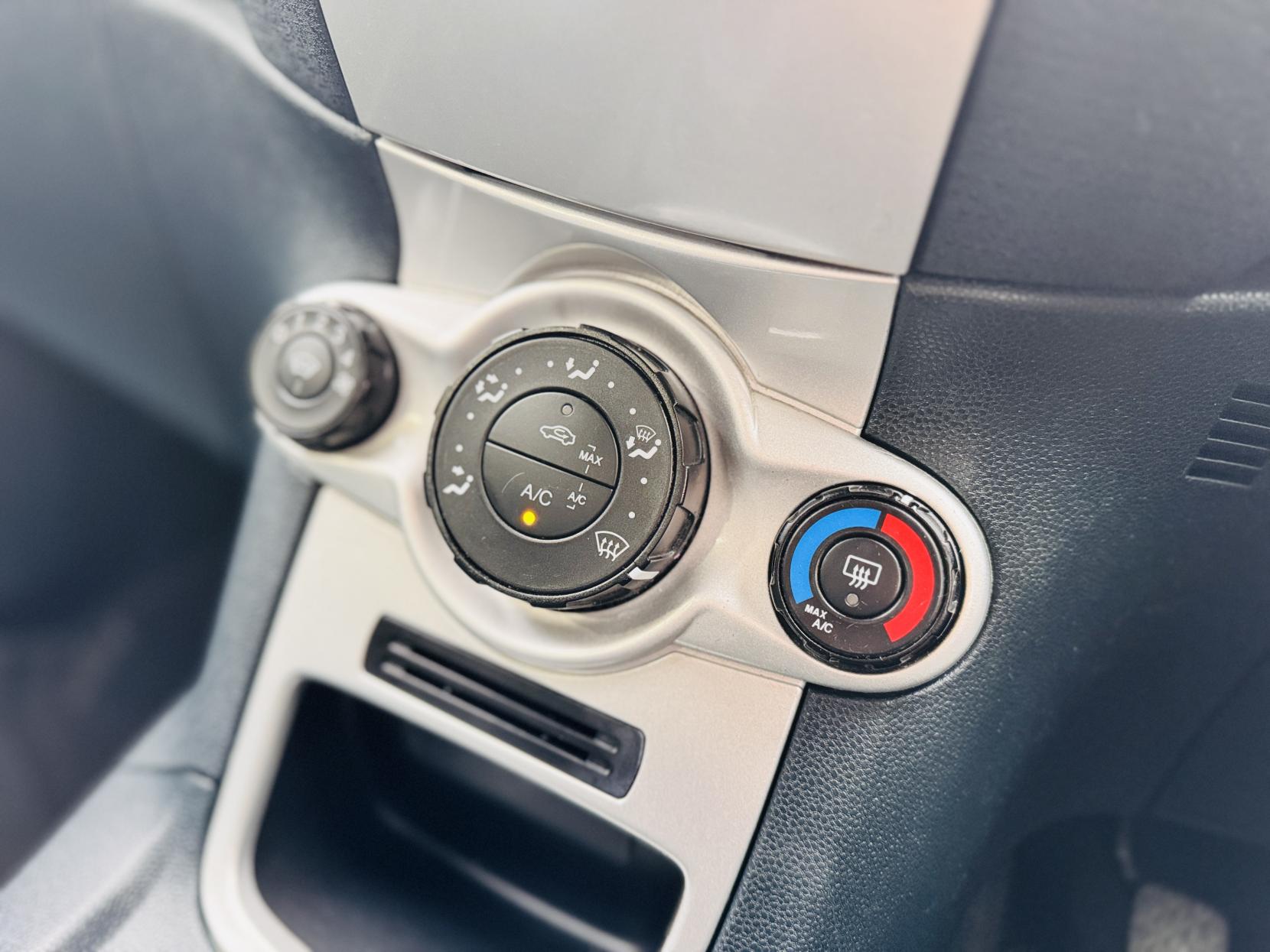 Ford Fiesta 1.25 Zetec Hatchback 5dr Petrol Manual (129 g/km, 81 bhp)