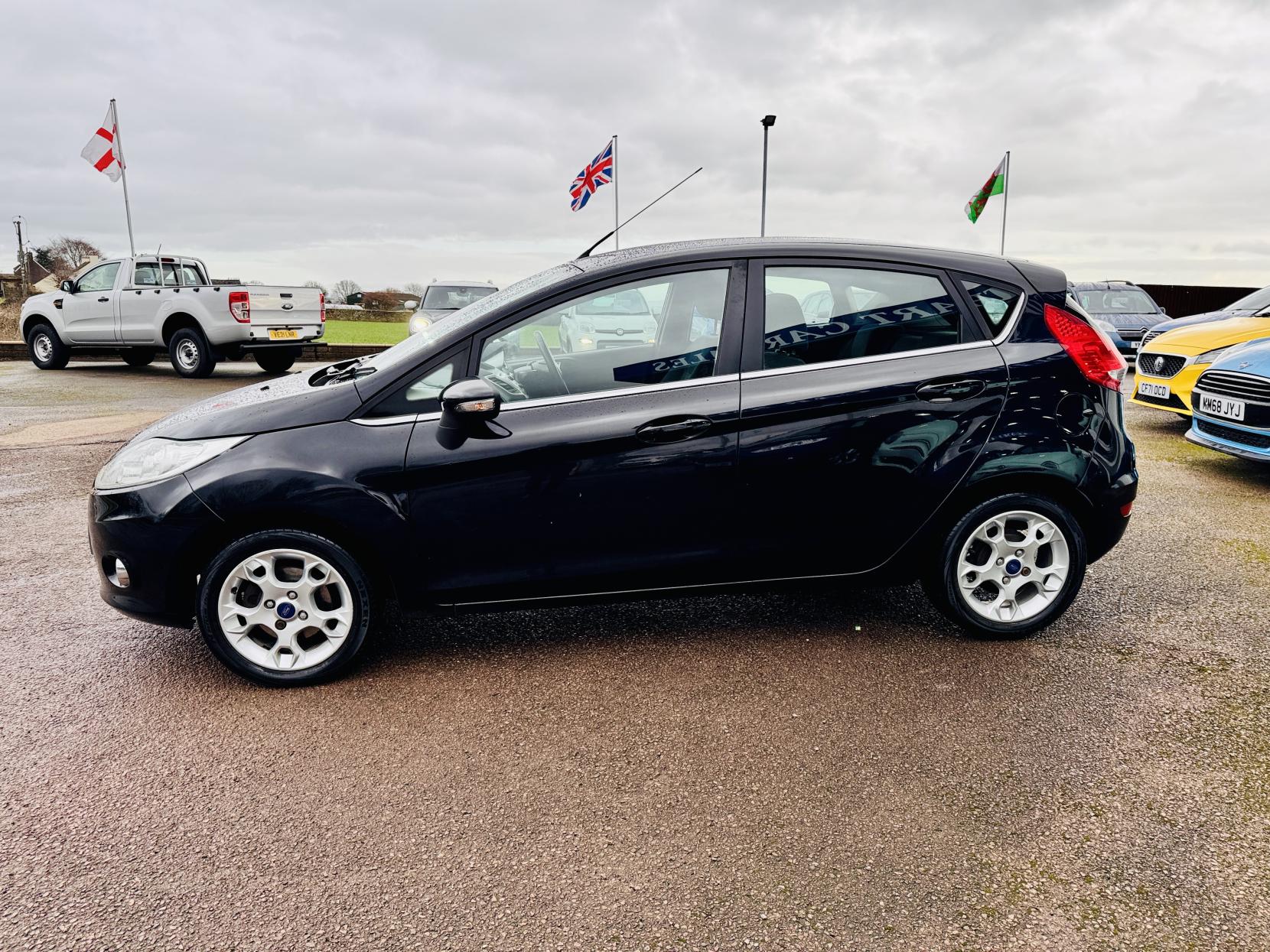 Ford Fiesta 1.25 Zetec Hatchback 5dr Petrol Manual (129 g/km, 81 bhp)