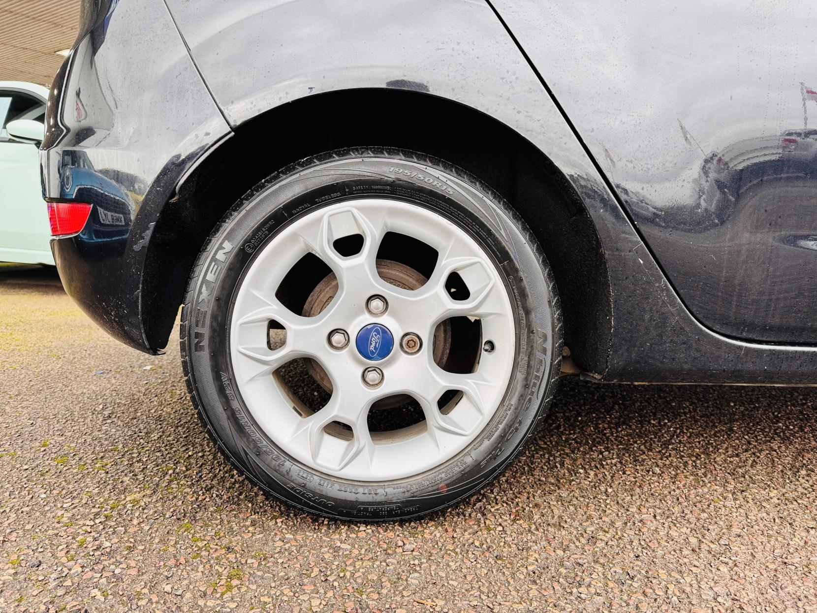 Ford Fiesta 1.25 Zetec Hatchback 5dr Petrol Manual (129 g/km, 81 bhp)