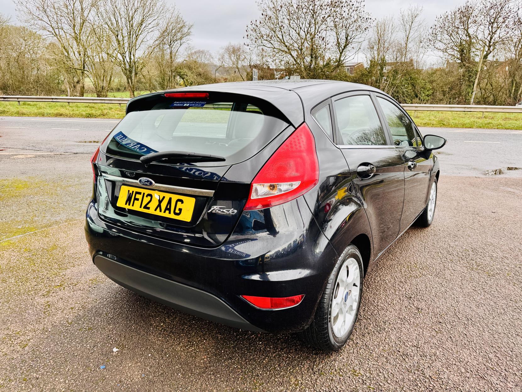 Ford Fiesta 1.25 Zetec Hatchback 5dr Petrol Manual (129 g/km, 81 bhp)