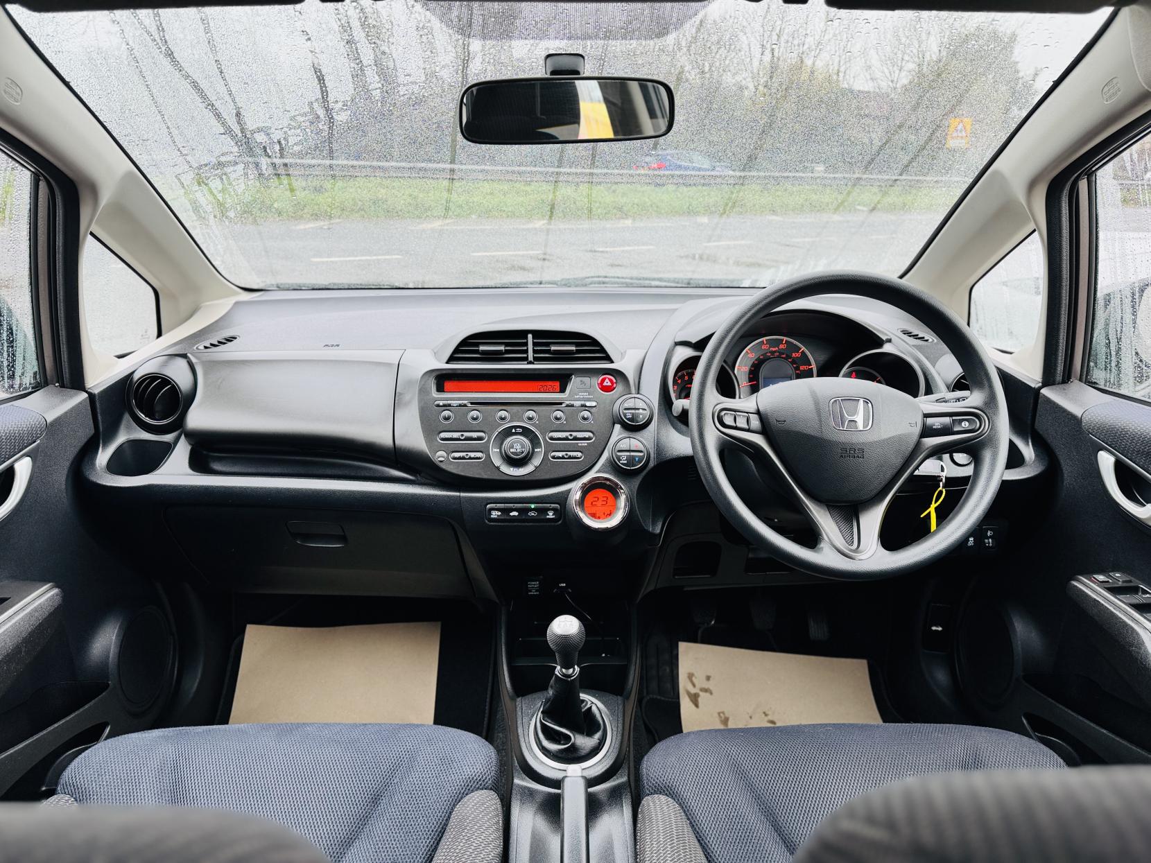 Honda Jazz 1.4 i-VTEC ES Hatchback 5dr Petrol Manual Euro 5 (99 ps)