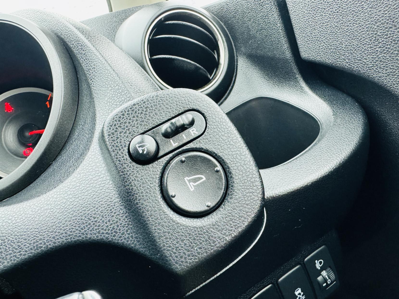 Honda Jazz 1.4 i-VTEC ES Hatchback 5dr Petrol Manual Euro 5 (99 ps)