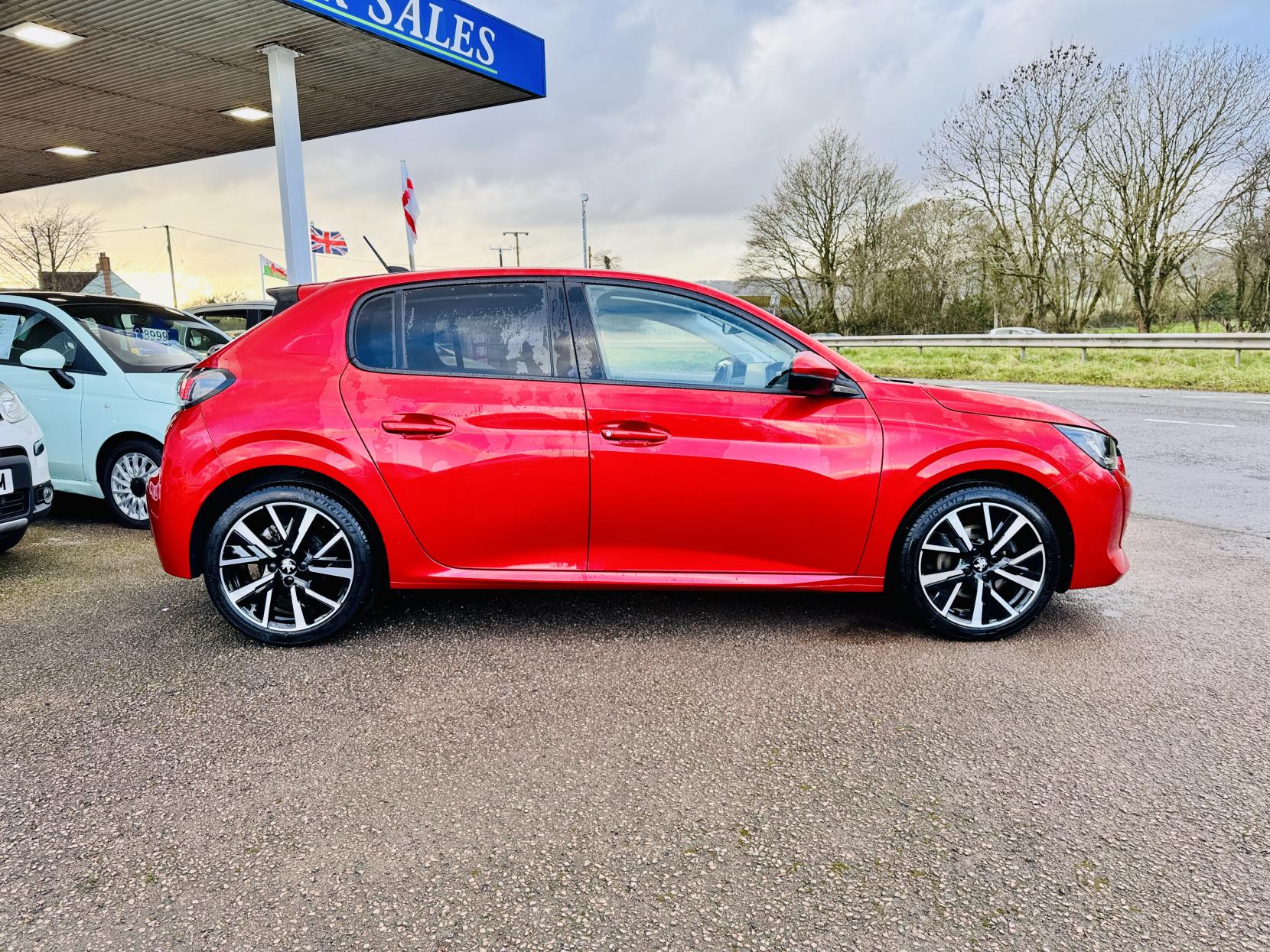 Peugeot 208 1.2 PureTech Allure Premium Hatchback 5dr Petrol Manual Euro 6 (s/s) (100 ps)