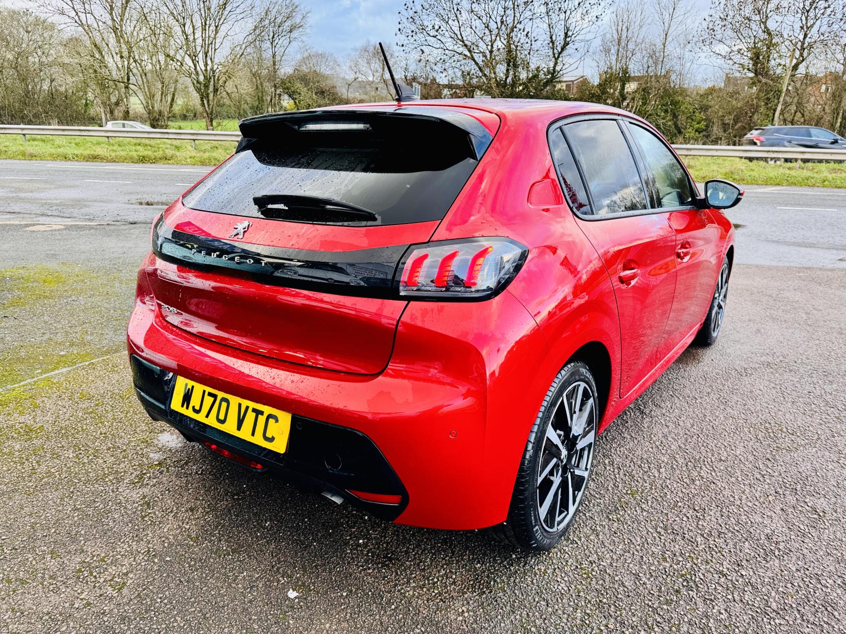 Peugeot 208 1.2 PureTech Allure Premium Hatchback 5dr Petrol Manual Euro 6 (s/s) (100 ps)