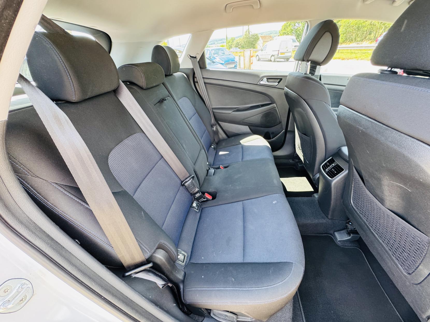 Hyundai TUCSON 2.0 CRDi SE Nav SUV 5dr Diesel Manual 4WD Euro 6 (136 ps)