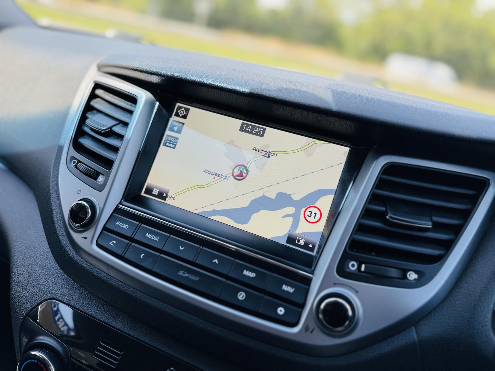 Hyundai TUCSON 2.0 CRDi SE Nav SUV 5dr Diesel Manual 4WD Euro 6 (136 ps)
