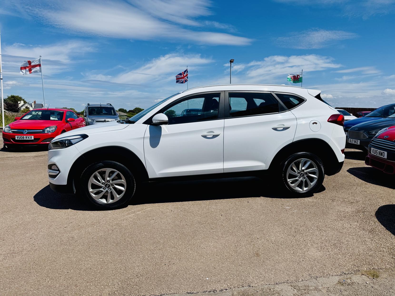 Hyundai TUCSON 2.0 CRDi SE Nav SUV 5dr Diesel Manual 4WD Euro 6 (136 ps)