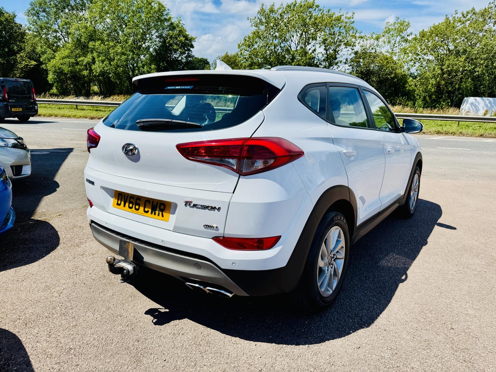 Hyundai TUCSON 2.0 CRDi SE Nav SUV 5dr Diesel Manual 4WD Euro 6 (136 ps)