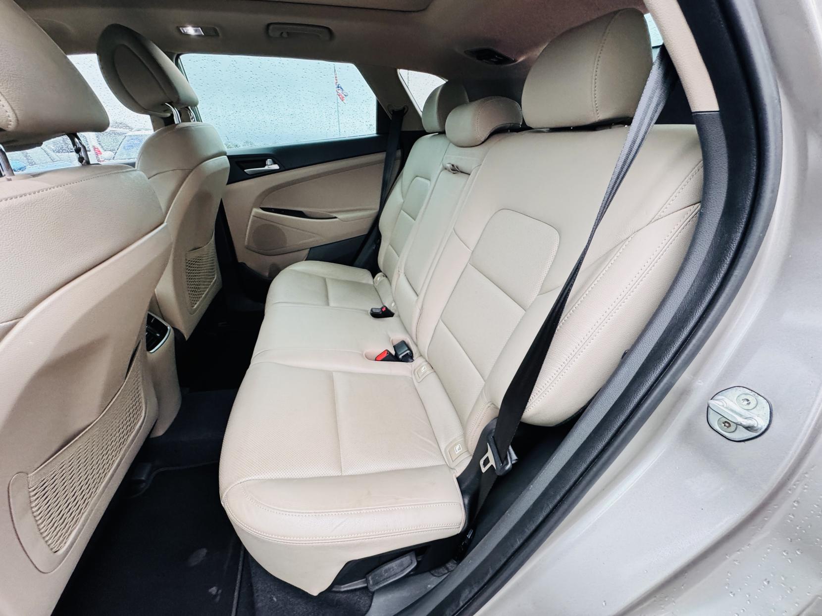 Hyundai TUCSON 2.0 CRDi Premium SE SUV 5dr Diesel Auto 4WD Euro 6 (185 ps)