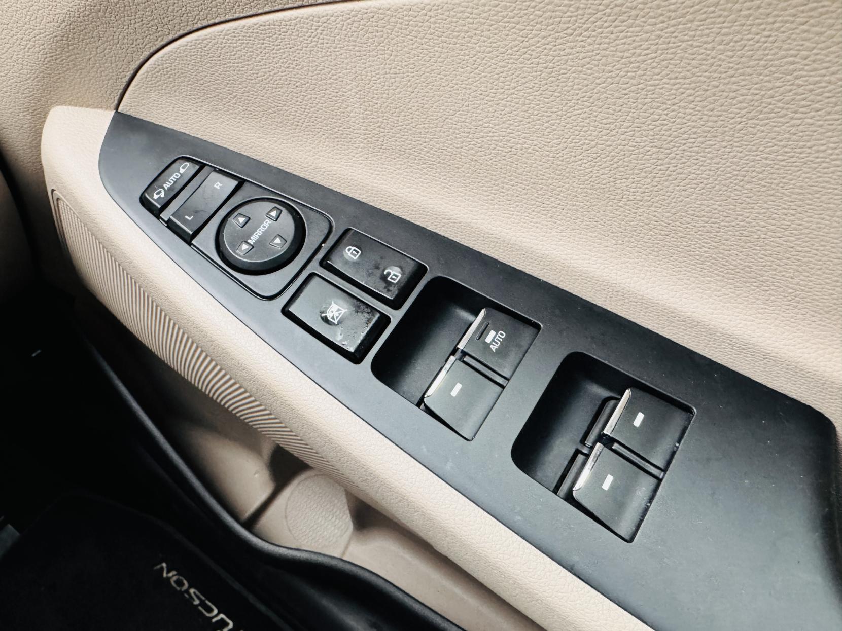 Hyundai TUCSON 2.0 CRDi Premium SE SUV 5dr Diesel Auto 4WD Euro 6 (185 ps)