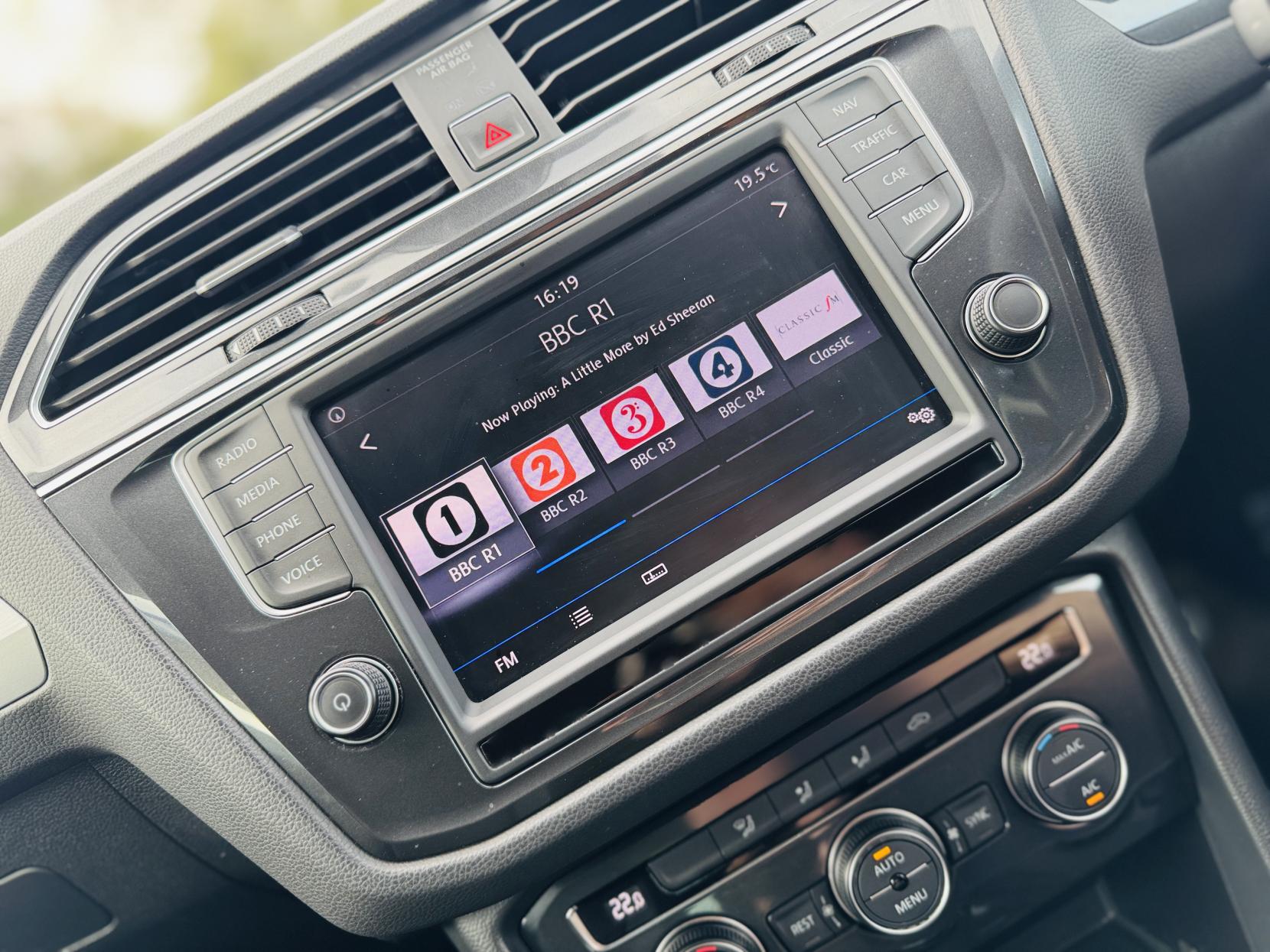Volkswagen Tiguan 2.0 TDI BlueMotion Tech SE Navigation SUV 5dr Diesel Manual Euro 6 (s/s) (150 ps)