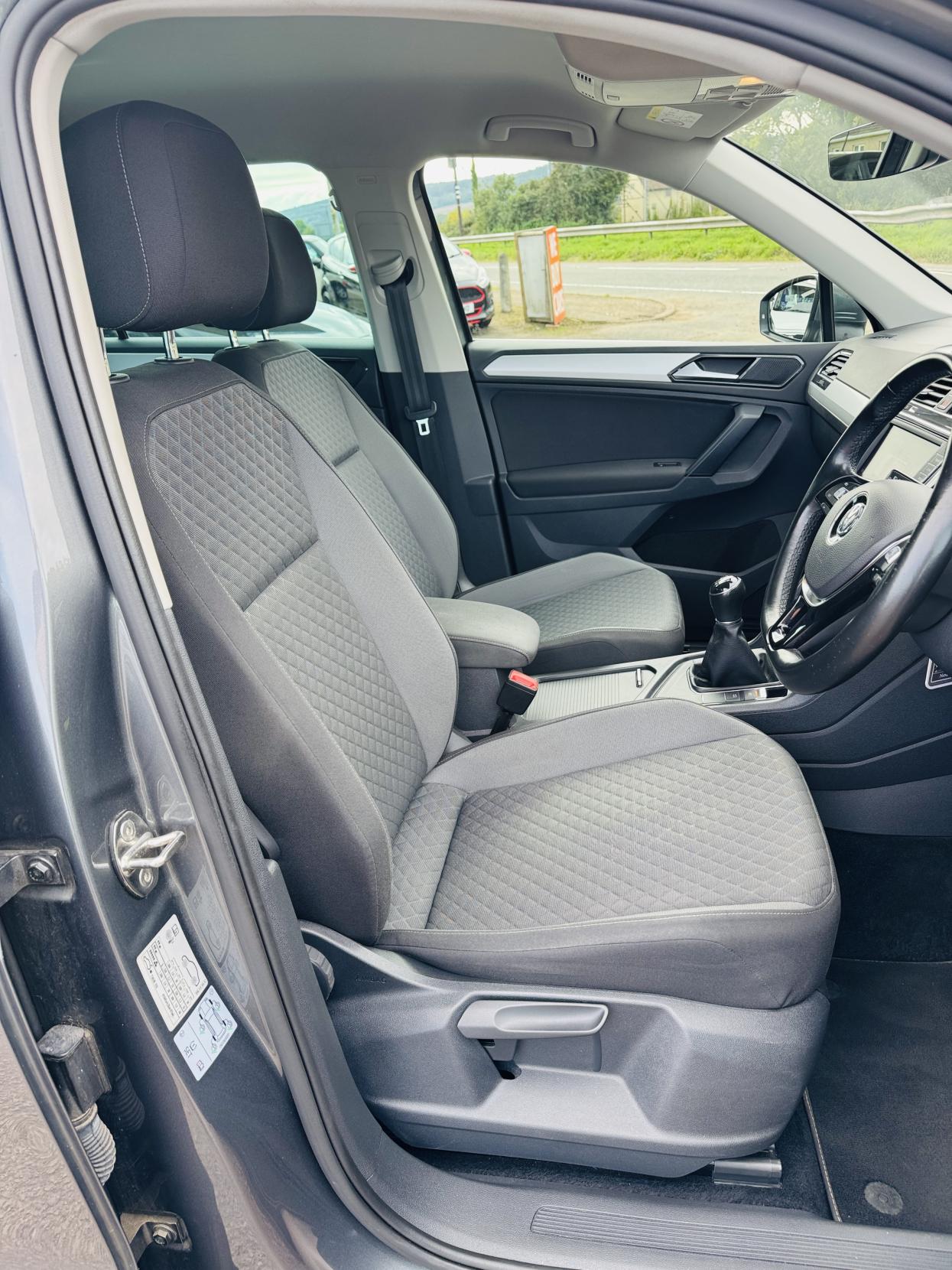 Volkswagen Tiguan 2.0 TDI BlueMotion Tech SE Navigation SUV 5dr Diesel Manual Euro 6 (s/s) (150 ps)