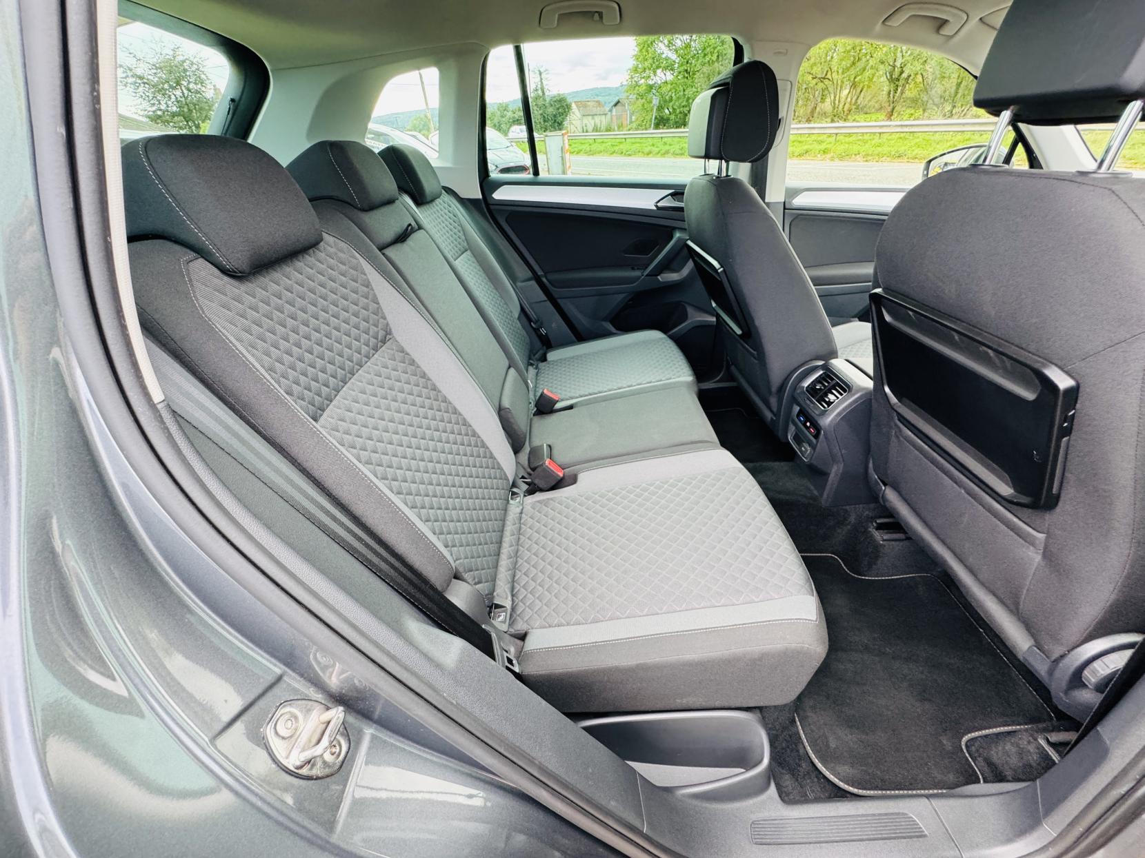 Volkswagen Tiguan 2.0 TDI BlueMotion Tech SE Navigation SUV 5dr Diesel Manual Euro 6 (s/s) (150 ps)