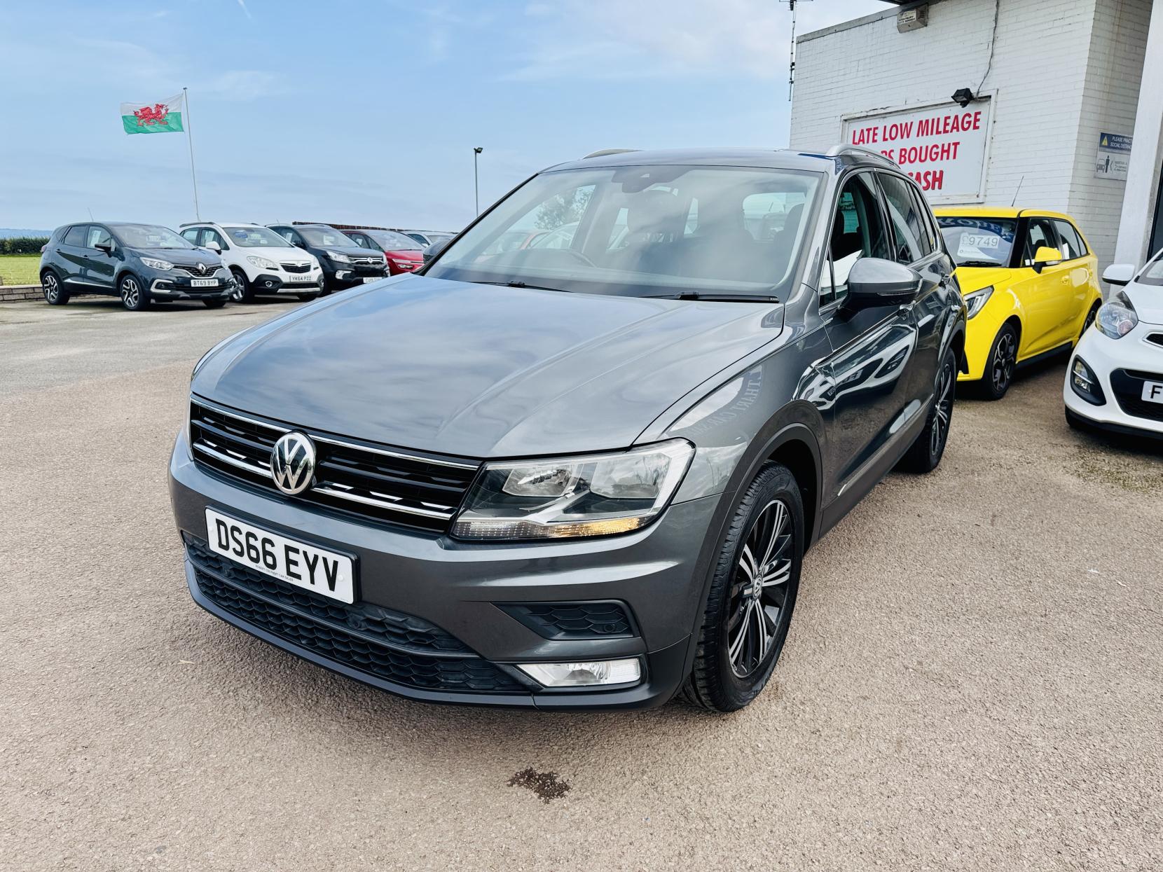 Volkswagen Tiguan 2.0 TDI BlueMotion Tech SE Navigation SUV 5dr Diesel Manual Euro 6 (s/s) (150 ps)