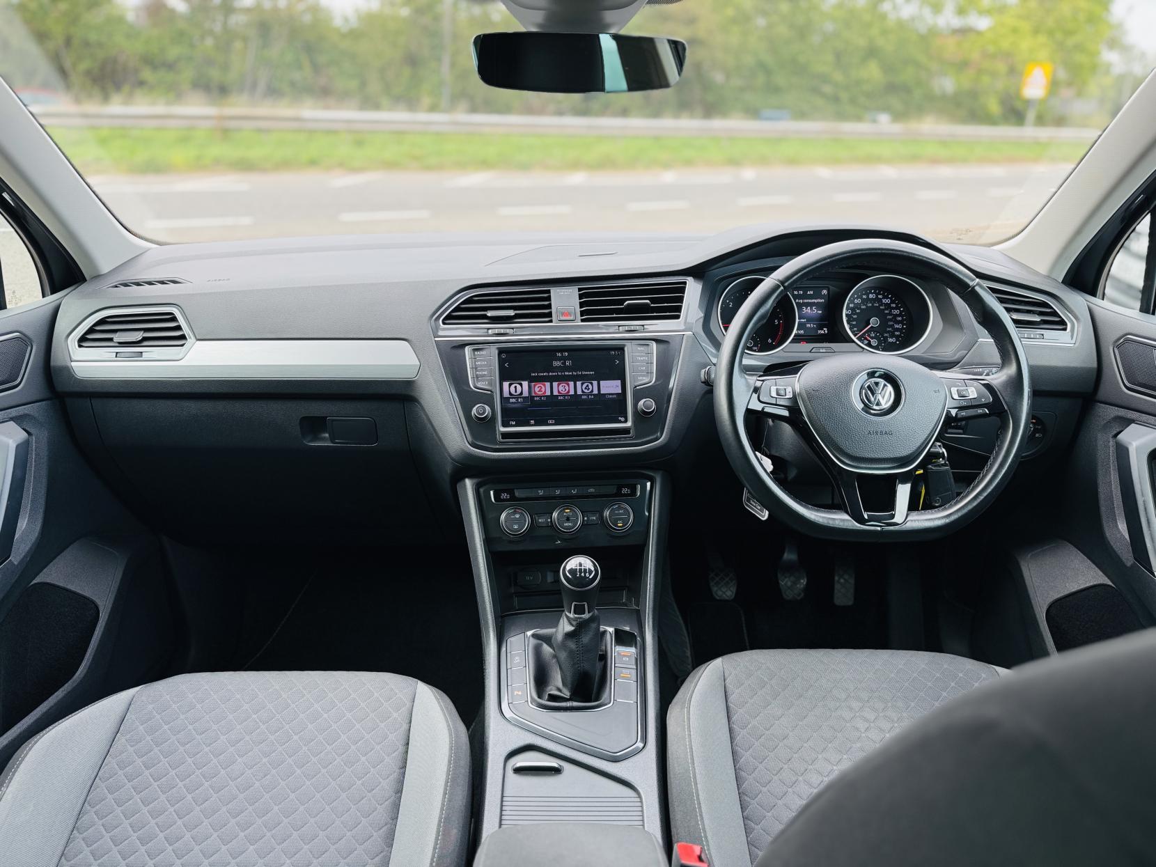 Volkswagen Tiguan 2.0 TDI BlueMotion Tech SE Navigation SUV 5dr Diesel Manual Euro 6 (s/s) (150 ps)