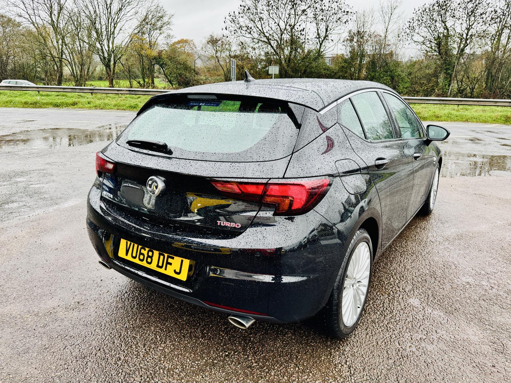 Vauxhall Astra 1.6i Turbo GPF Elite Nav Hatchback 5dr Petrol Manual Euro 6 (s/s) (200 ps)