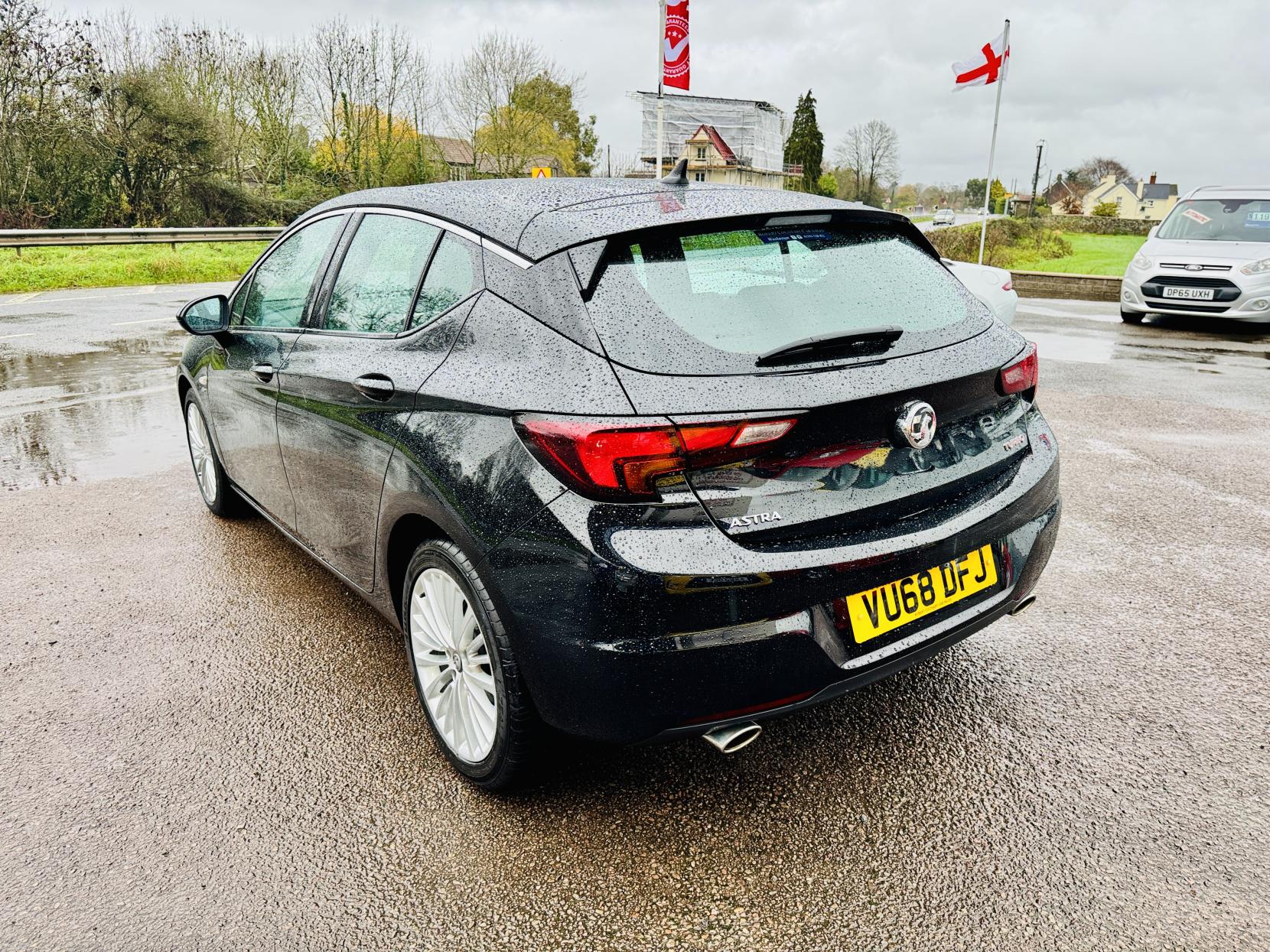 Vauxhall Astra 1.6i Turbo GPF Elite Nav Hatchback 5dr Petrol Manual Euro 6 (s/s) (200 ps)