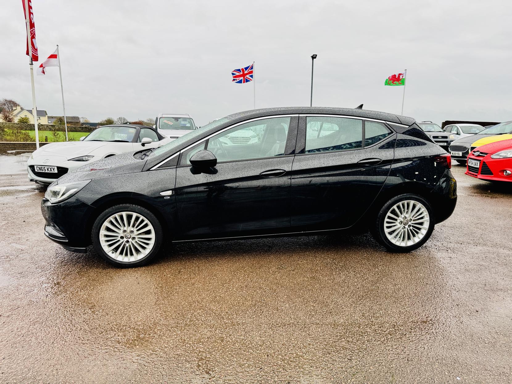 Vauxhall Astra 1.6i Turbo GPF Elite Nav Hatchback 5dr Petrol Manual Euro 6 (s/s) (200 ps)