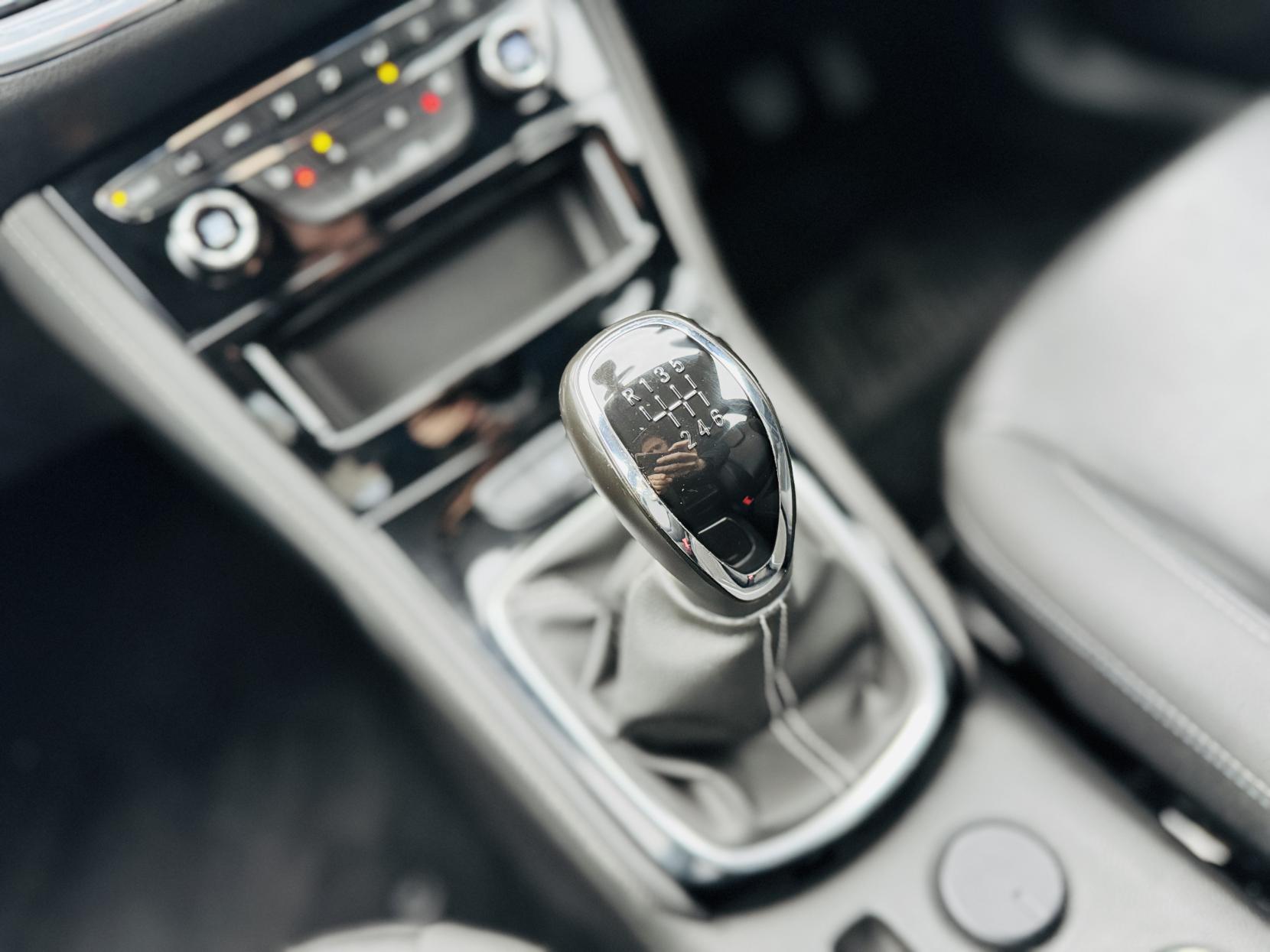 Vauxhall Astra 1.6i Turbo GPF Elite Nav Hatchback 5dr Petrol Manual Euro 6 (s/s) (200 ps)