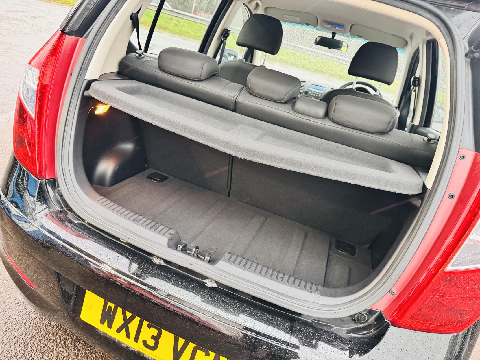 Hyundai i10 1.2 Active Hatchback 5dr Petrol Manual Euro 5 (85 bhp)