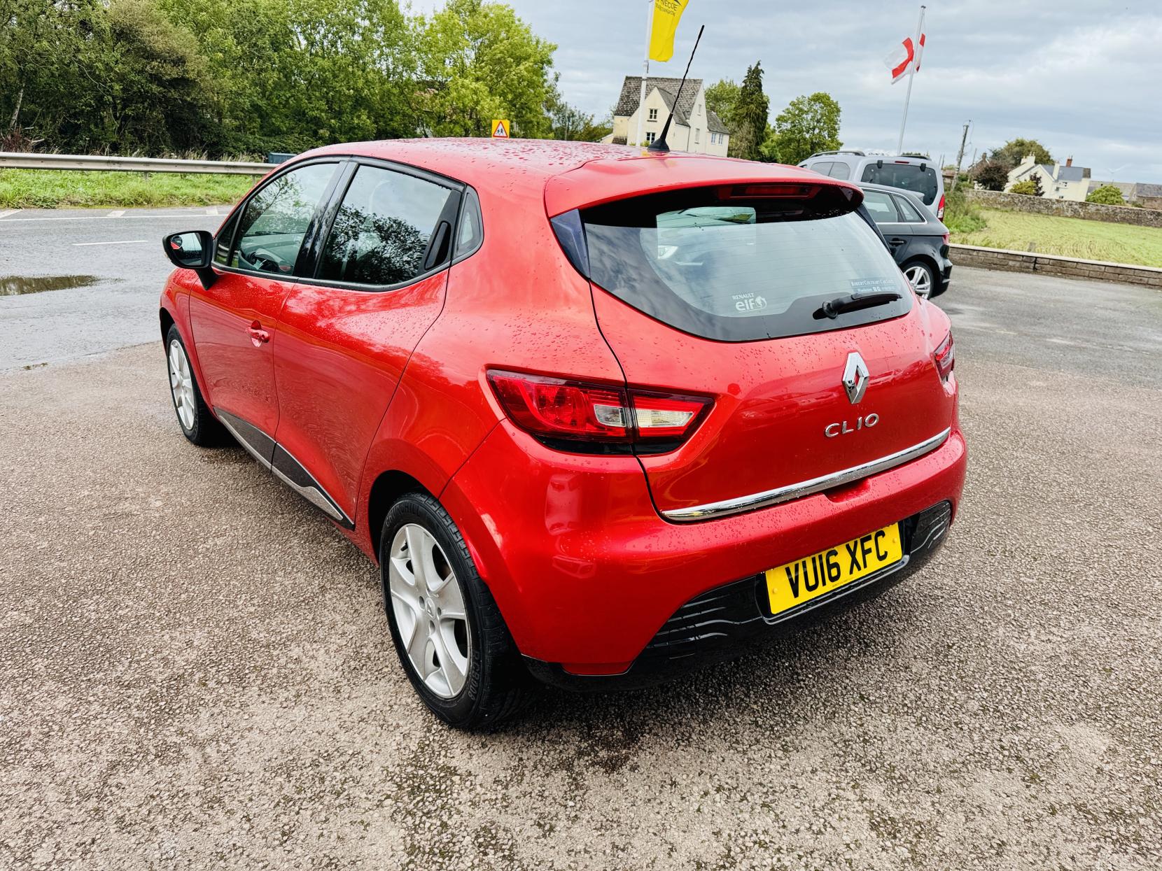 Renault Clio 1.2 16V Dynamique Nav Hatchback 5dr Petrol Manual Euro 6 (75 ps)