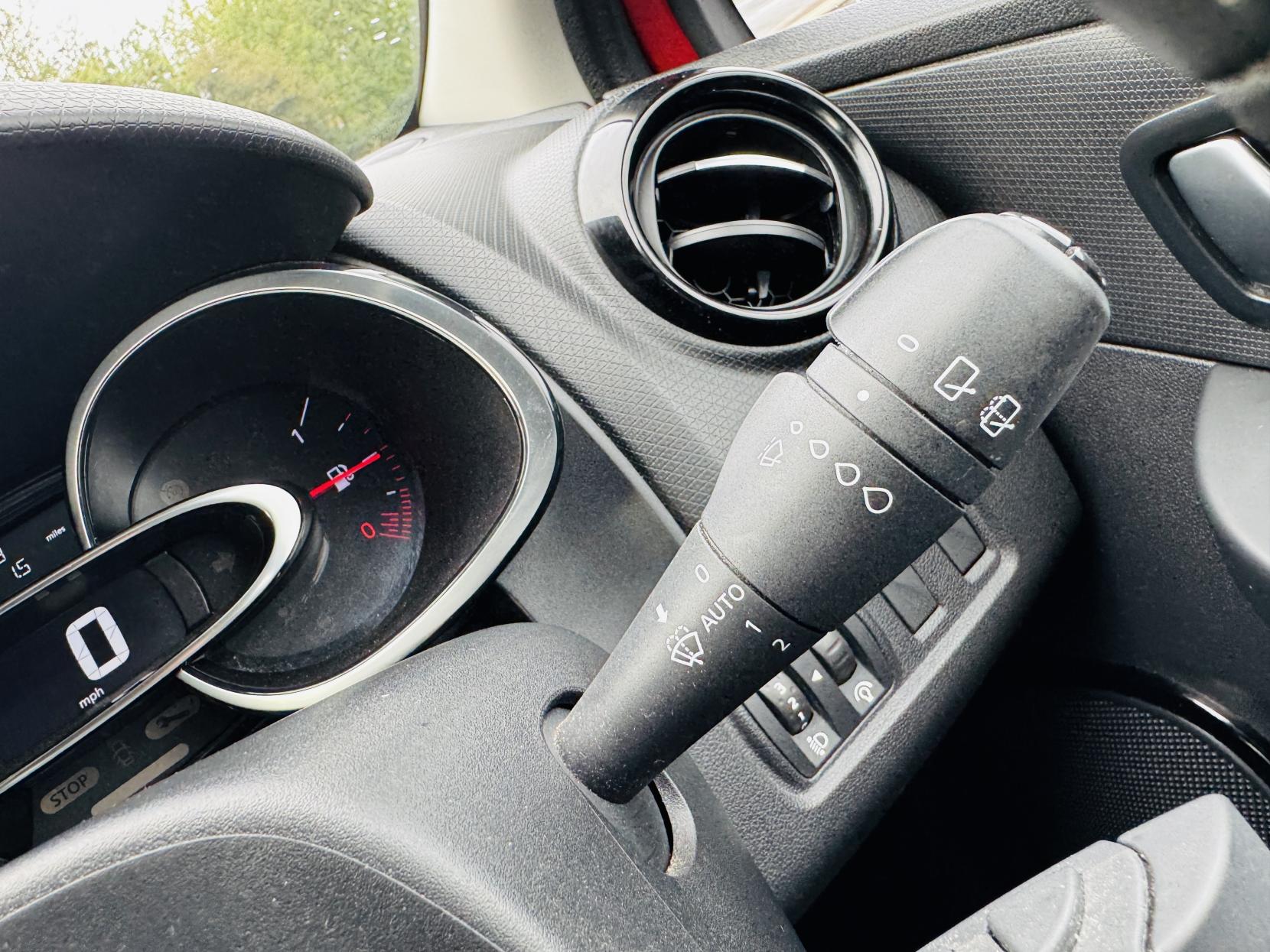 Renault Clio 1.2 16V Dynamique Nav Hatchback 5dr Petrol Manual Euro 6 (75 ps)