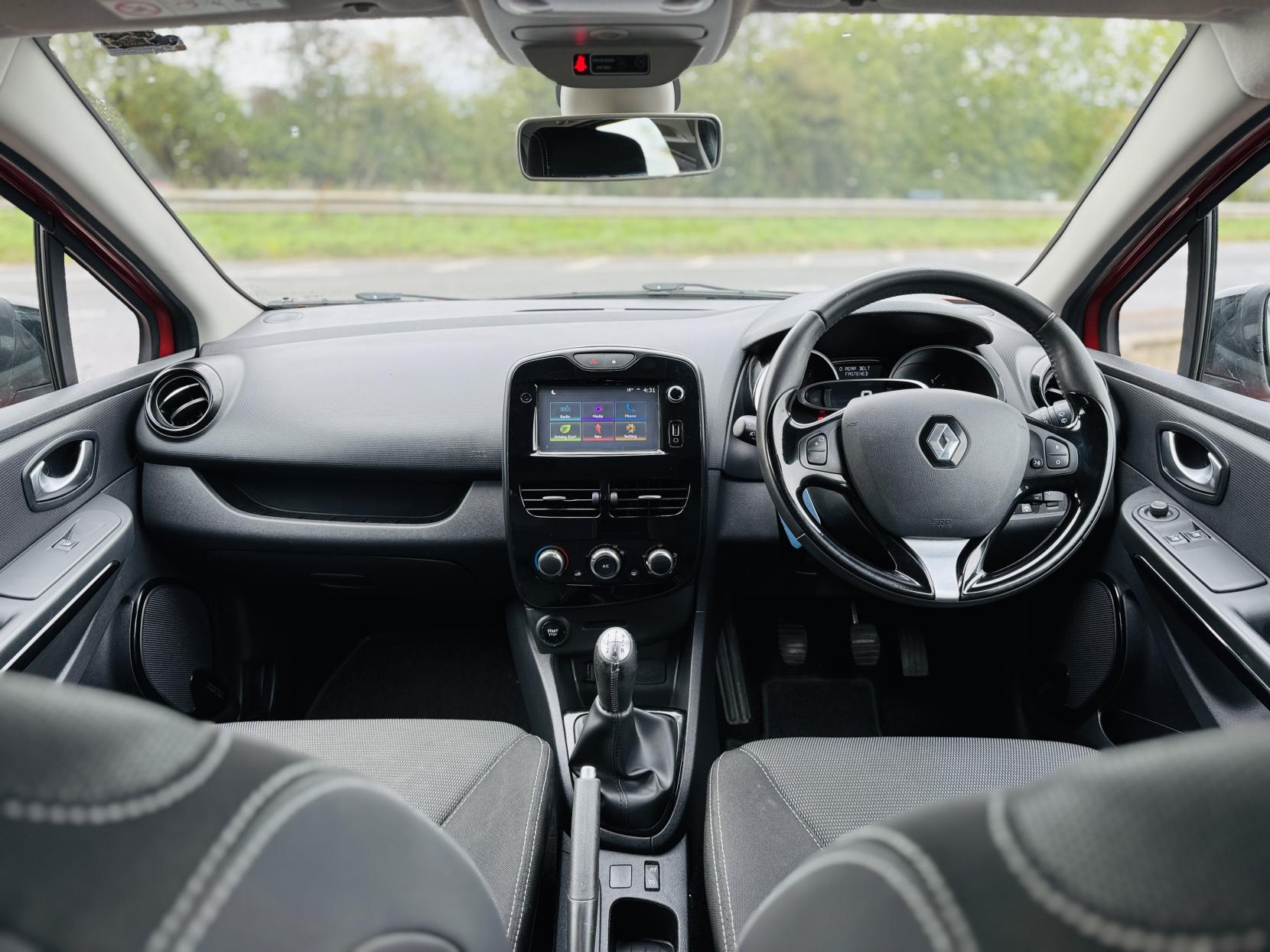 Renault Clio 1.2 16V Dynamique Nav Hatchback 5dr Petrol Manual Euro 6 (75 ps)