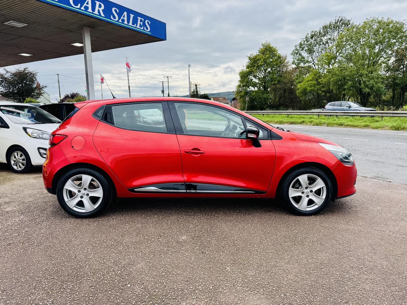 Renault Clio 1.2 16V Dynamique Nav Hatchback 5dr Petrol Manual Euro 6 (75 ps)