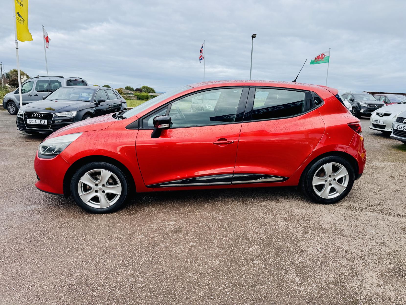 Renault Clio 1.2 16V Dynamique Nav Hatchback 5dr Petrol Manual Euro 6 (75 ps)