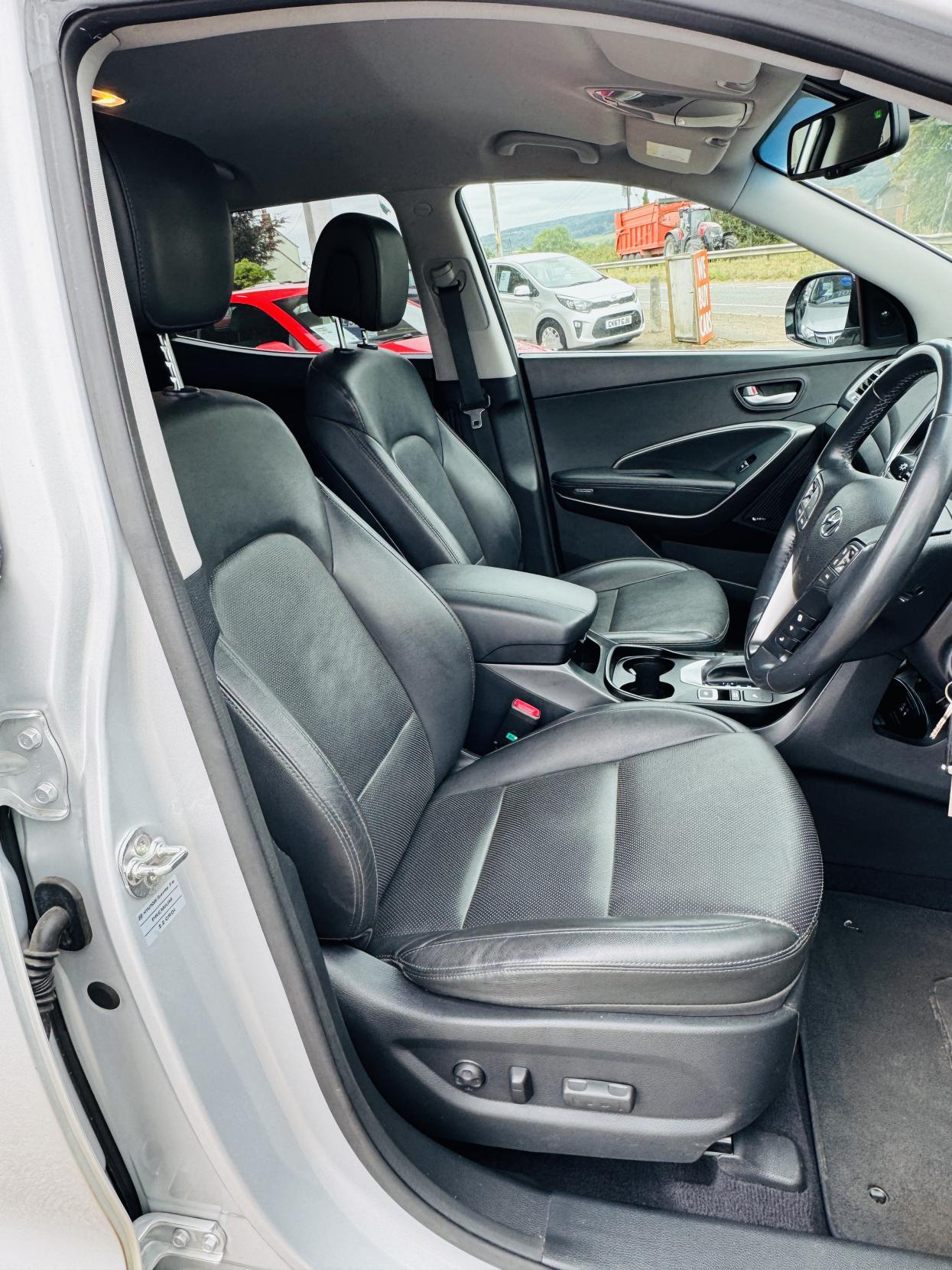 Hyundai Santa Fe 2.2 CRDi Blue Drive Premium SUV 5dr Diesel Auto 4WD Euro 6 (s/s) (7 Seat) (200 ps)