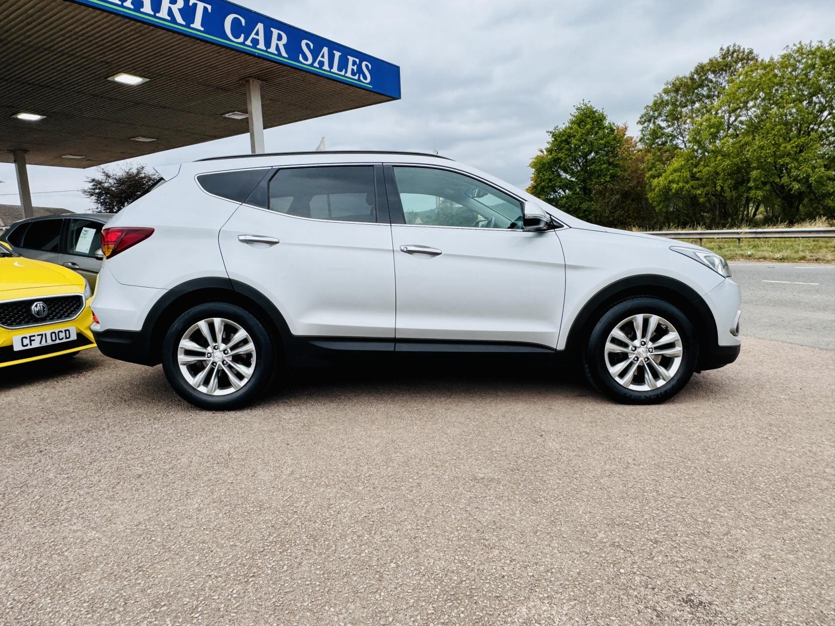 Hyundai Santa Fe 2.2 CRDi Blue Drive Premium SUV 5dr Diesel Auto 4WD Euro 6 (s/s) (7 Seat) (200 ps)
