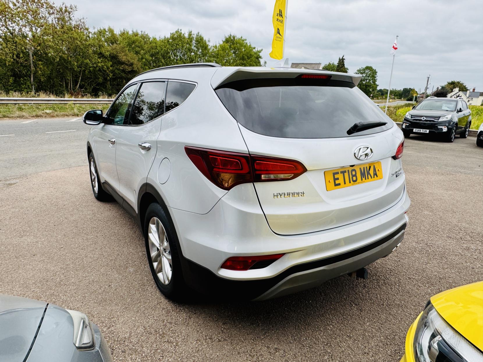 Hyundai Santa Fe 2.2 CRDi Blue Drive Premium SUV 5dr Diesel Auto 4WD Euro 6 (s/s) (7 Seat) (200 ps)
