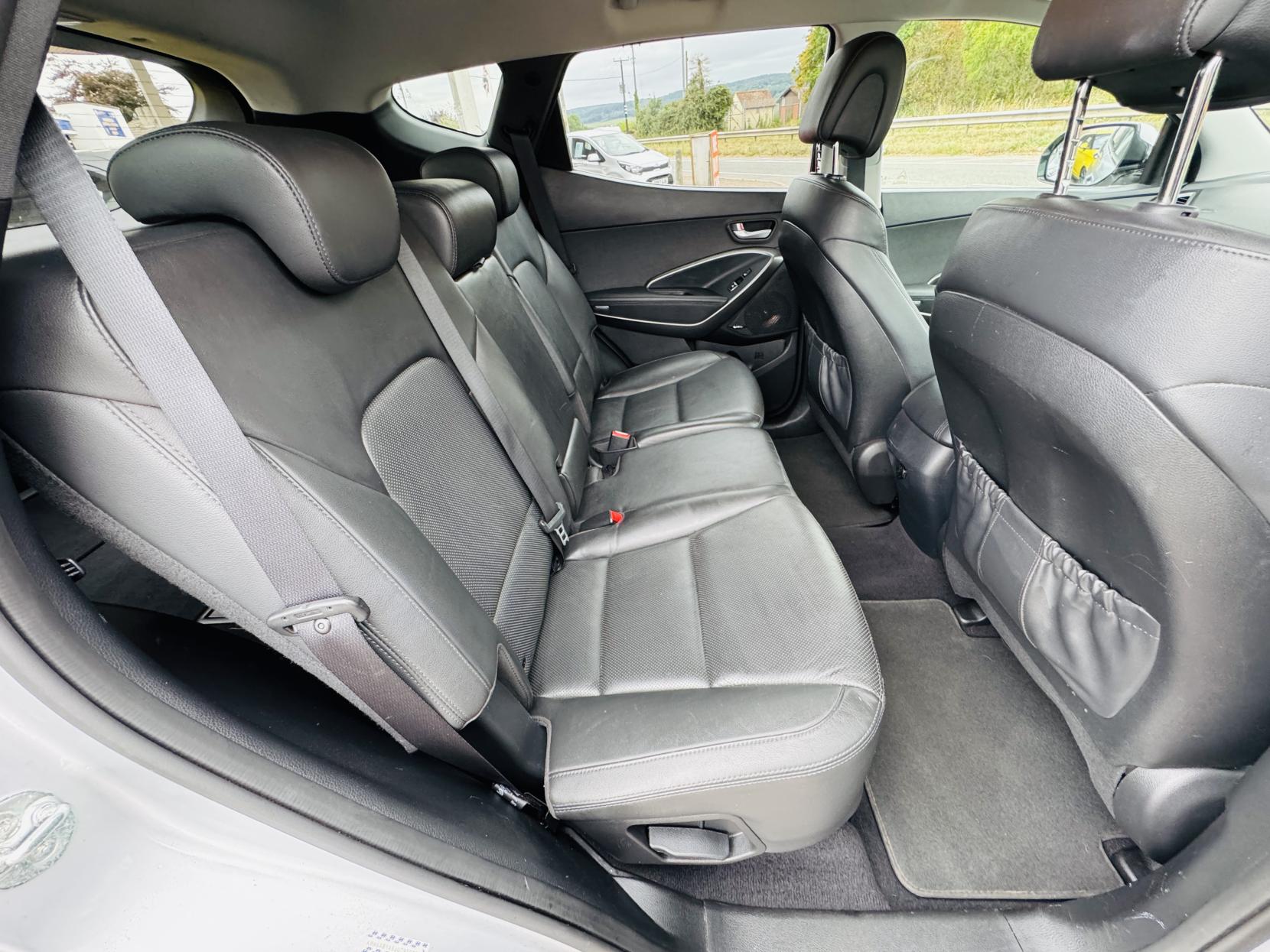 Hyundai Santa Fe 2.2 CRDi Blue Drive Premium SUV 5dr Diesel Auto 4WD Euro 6 (s/s) (7 Seat) (200 ps)