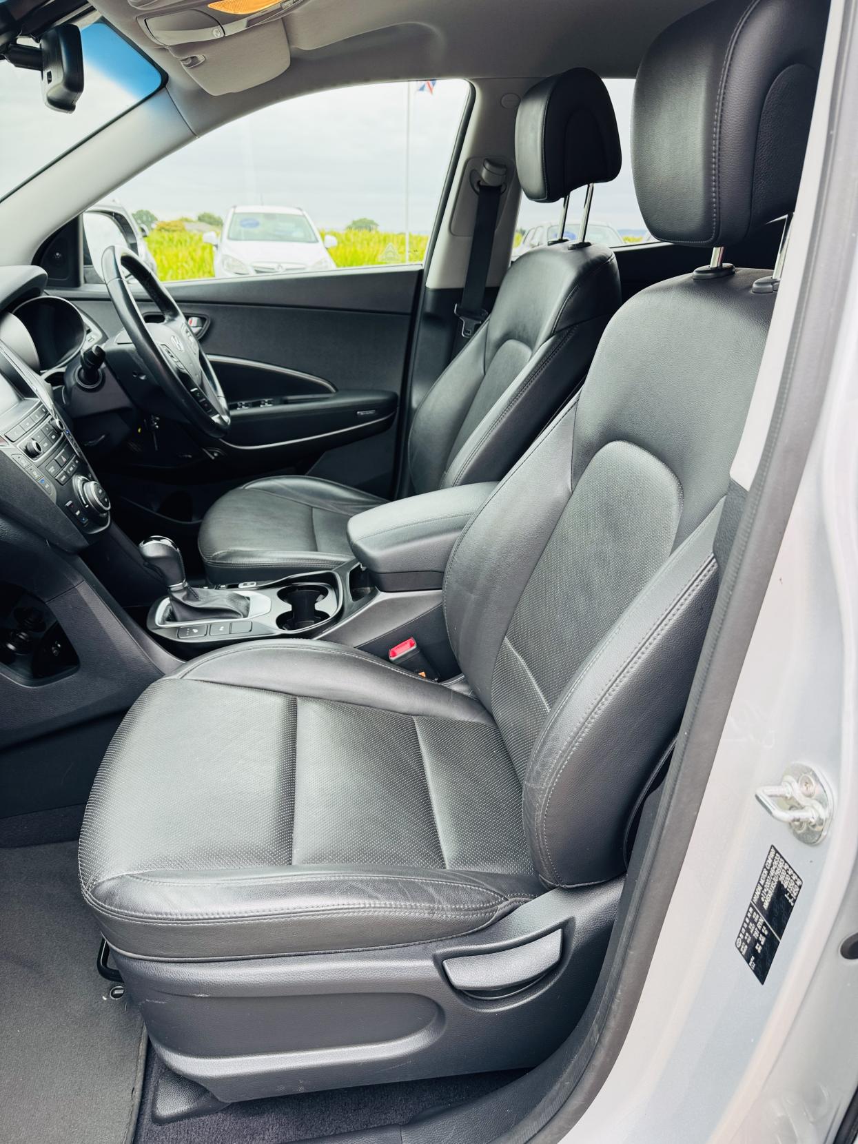 Hyundai Santa Fe 2.2 CRDi Blue Drive Premium SUV 5dr Diesel Auto 4WD Euro 6 (s/s) (7 Seat) (200 ps)