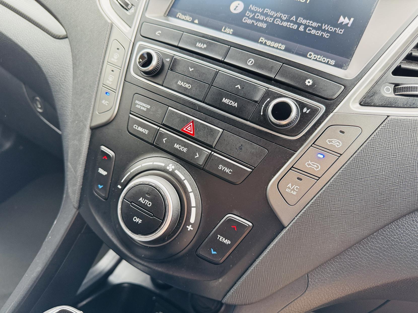 Hyundai Santa Fe 2.2 CRDi Blue Drive Premium SUV 5dr Diesel Auto 4WD Euro 6 (s/s) (7 Seat) (200 ps)