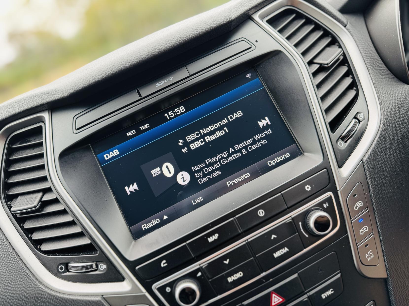 Hyundai Santa Fe 2.2 CRDi Blue Drive Premium SUV 5dr Diesel Auto 4WD Euro 6 (s/s) (7 Seat) (200 ps)