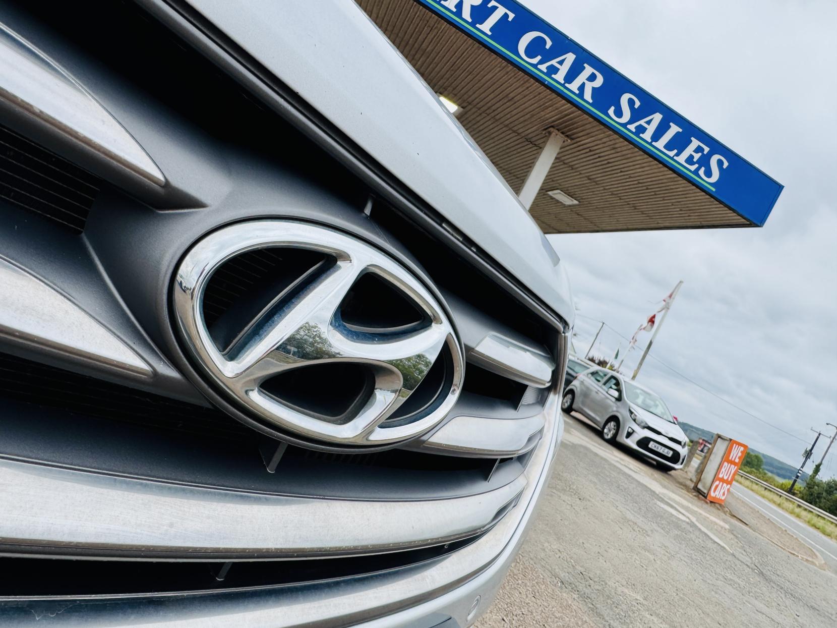 Hyundai Santa Fe 2.2 CRDi Blue Drive Premium SUV 5dr Diesel Auto 4WD Euro 6 (s/s) (7 Seat) (200 ps)