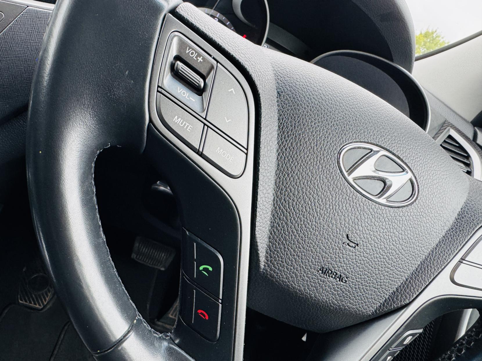 Hyundai Santa Fe 2.2 CRDi Blue Drive Premium SUV 5dr Diesel Auto 4WD Euro 6 (s/s) (7 Seat) (200 ps)