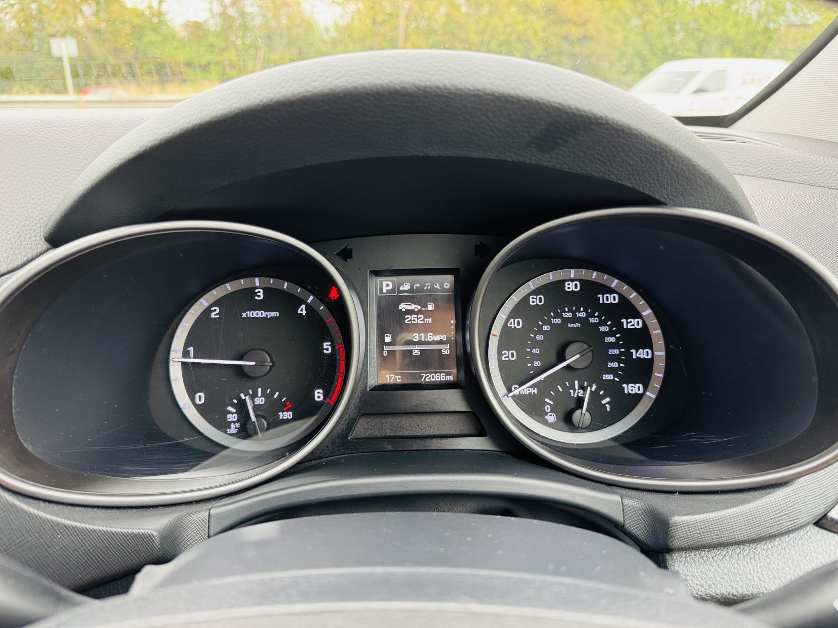 Hyundai Santa Fe 2.2 CRDi Blue Drive Premium SUV 5dr Diesel Auto 4WD Euro 6 (s/s) (7 Seat) (200 ps)