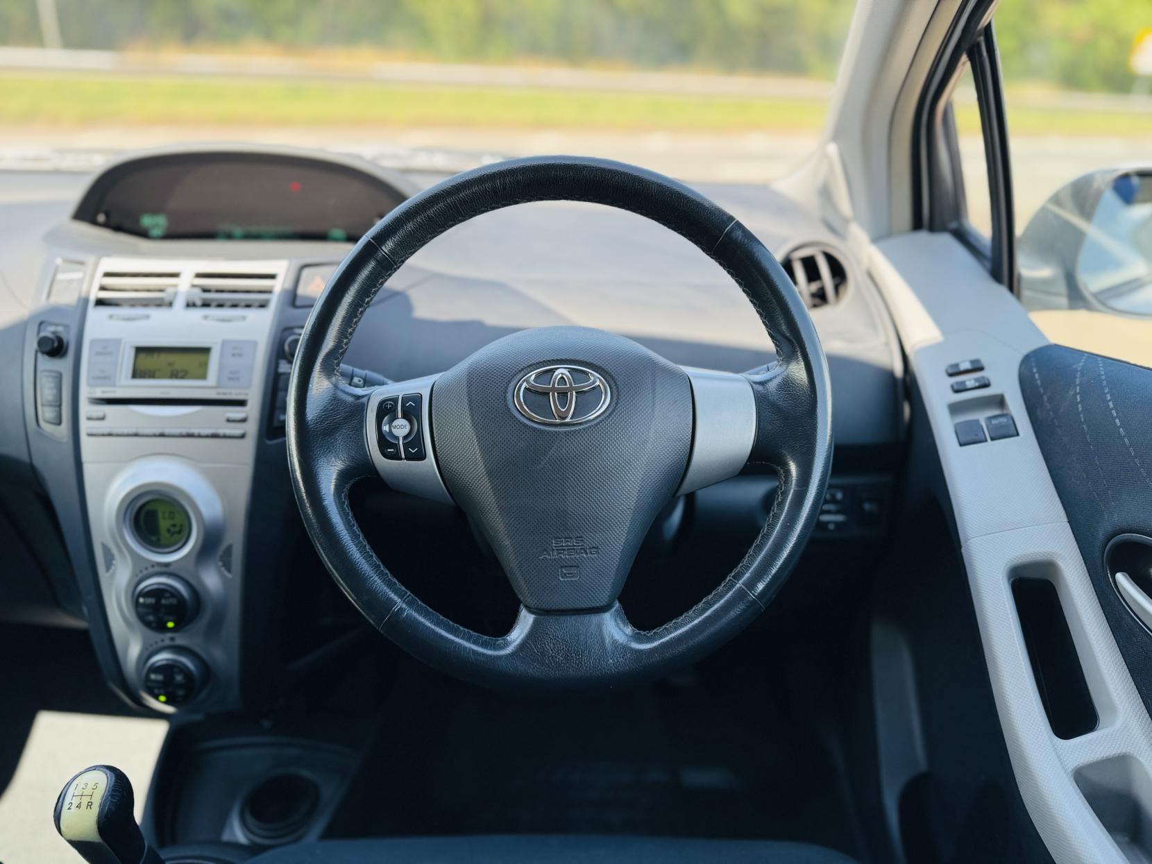 Toyota Yaris 1.3 VVT-i T Spirit Hatchback 3dr Petrol Manual (141 g/km, 85 bhp)