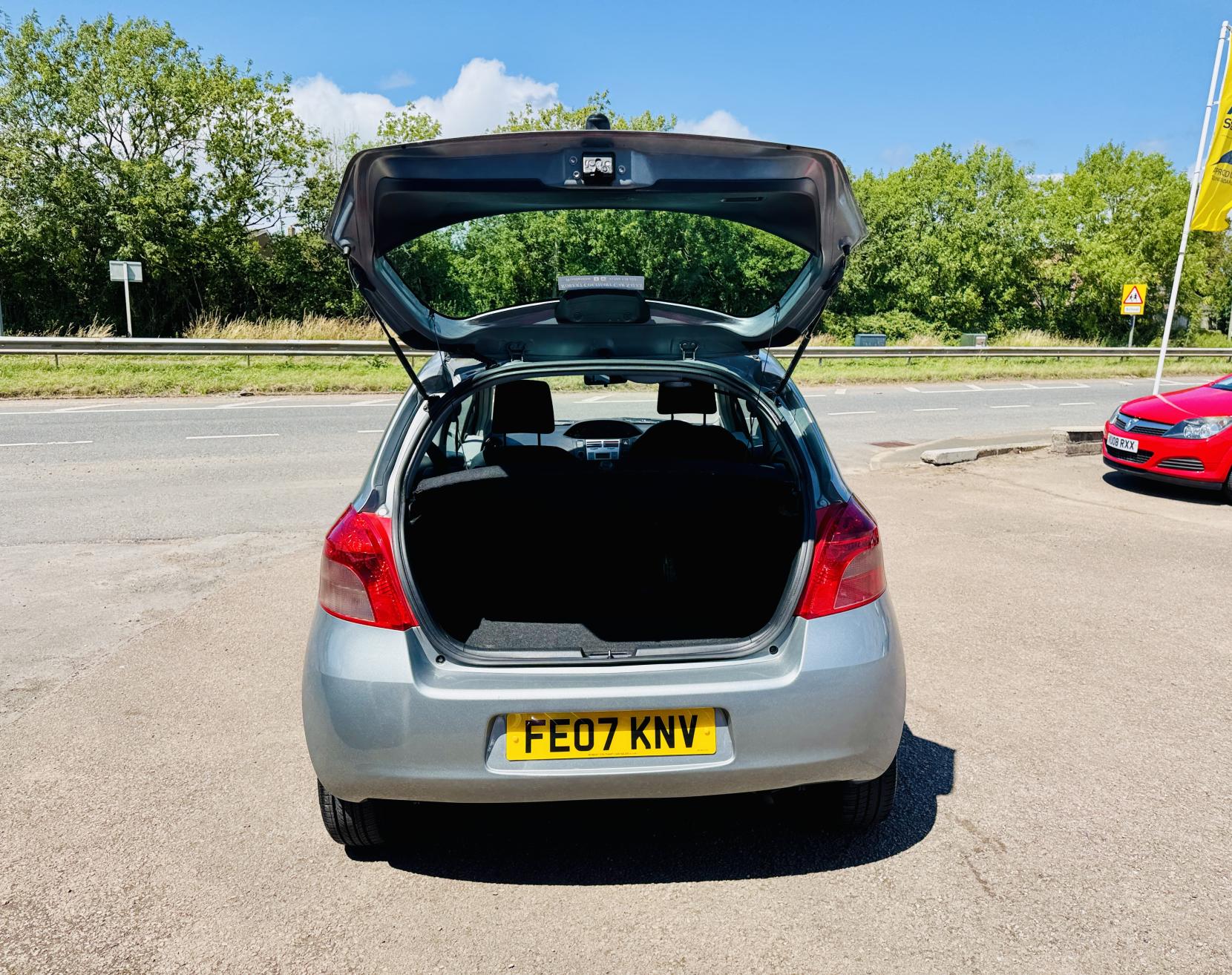 Toyota Yaris 1.3 VVT-i T Spirit Hatchback 3dr Petrol Manual (141 g/km, 85 bhp)