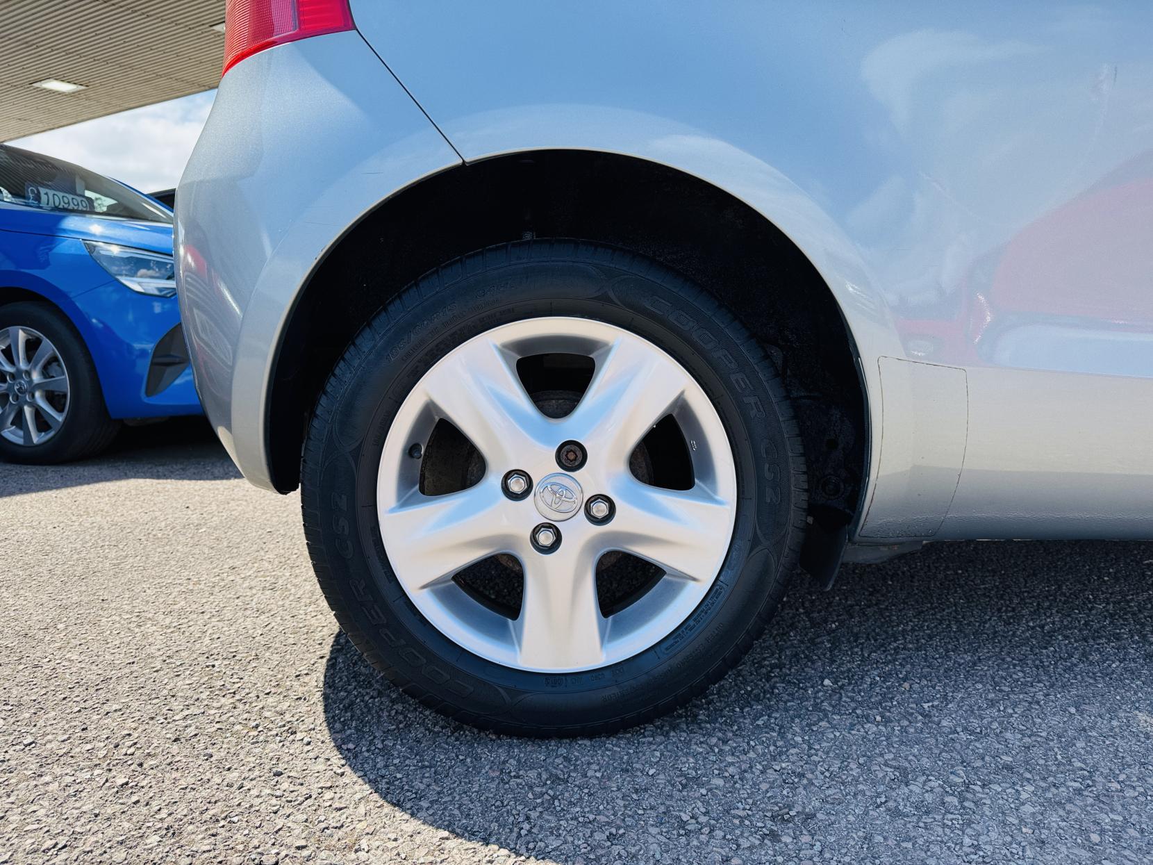 Toyota Yaris 1.3 VVT-i T Spirit Hatchback 3dr Petrol Manual (141 g/km, 85 bhp)