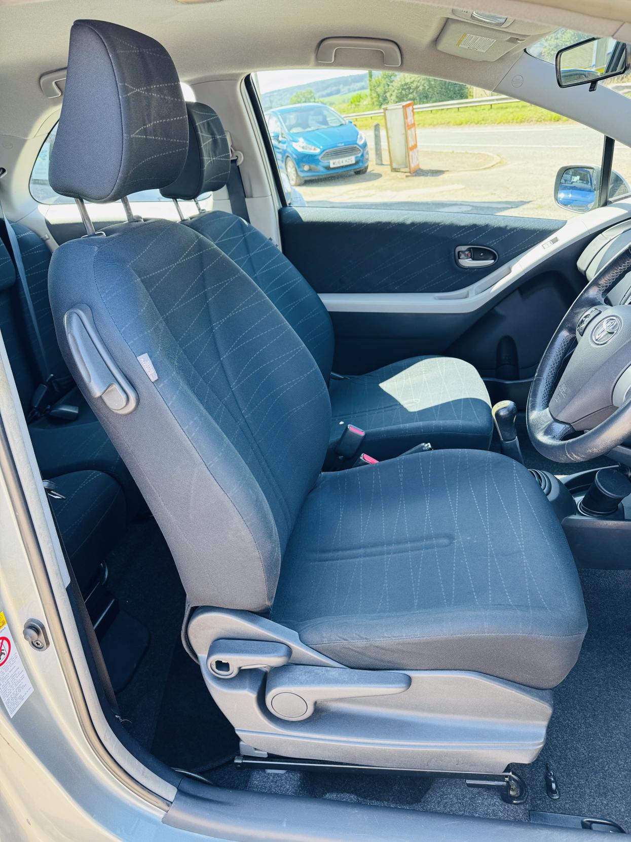 Toyota Yaris 1.3 VVT-i T Spirit Hatchback 3dr Petrol Manual (141 g/km, 85 bhp)