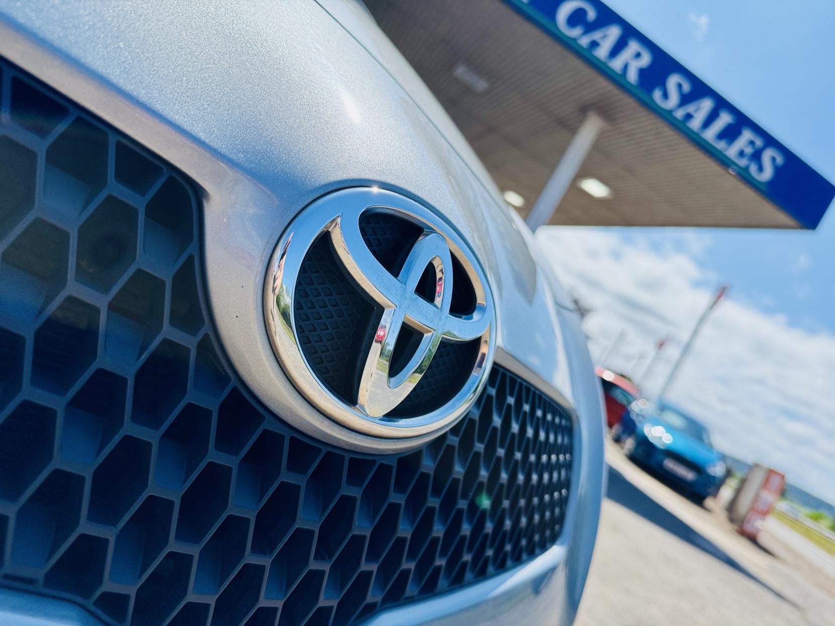 Toyota Yaris 1.3 VVT-i T Spirit Hatchback 3dr Petrol Manual (141 g/km, 85 bhp)