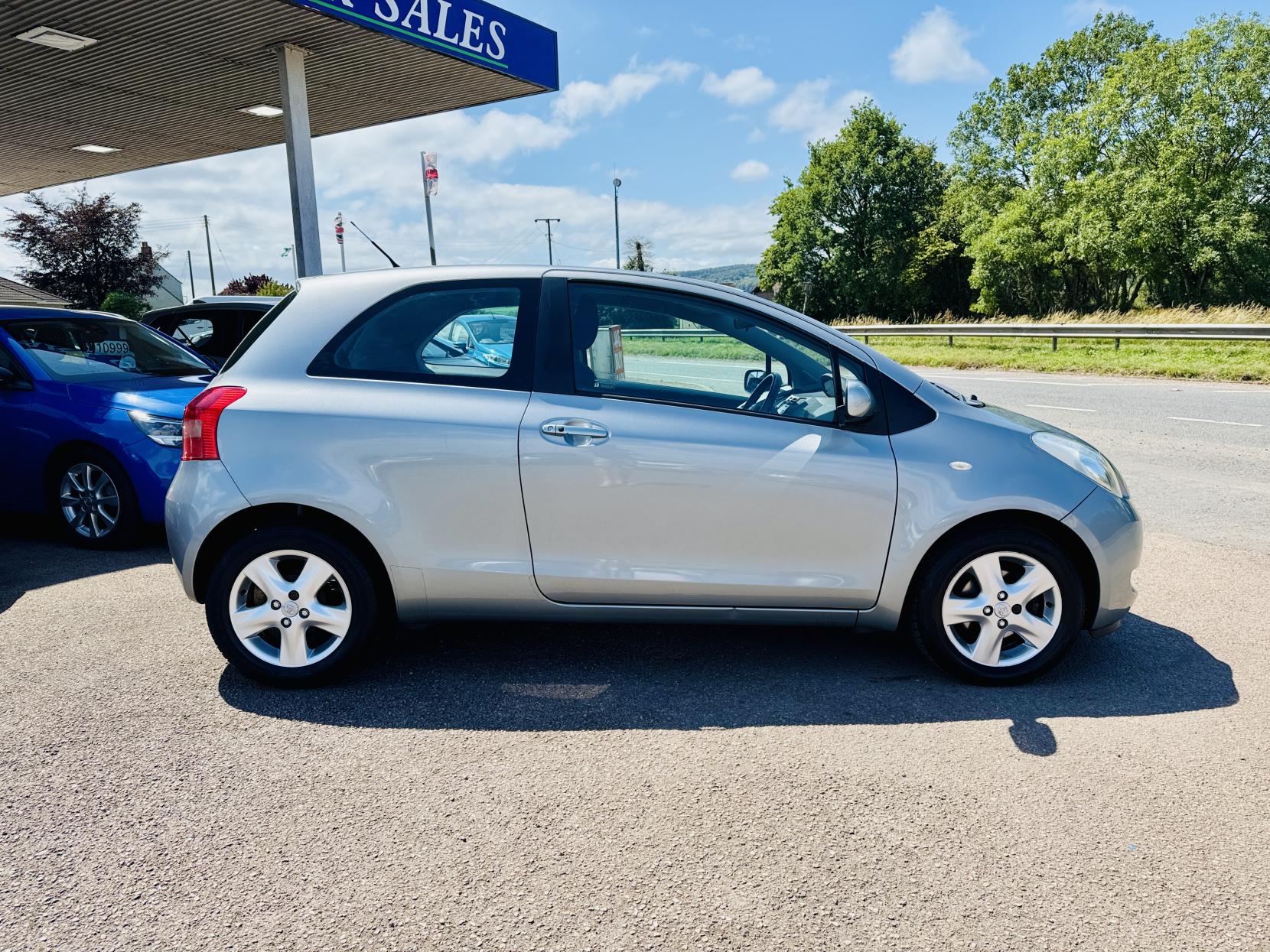 Toyota Yaris 1.3 VVT-i T Spirit Hatchback 3dr Petrol Manual (141 g/km, 85 bhp)