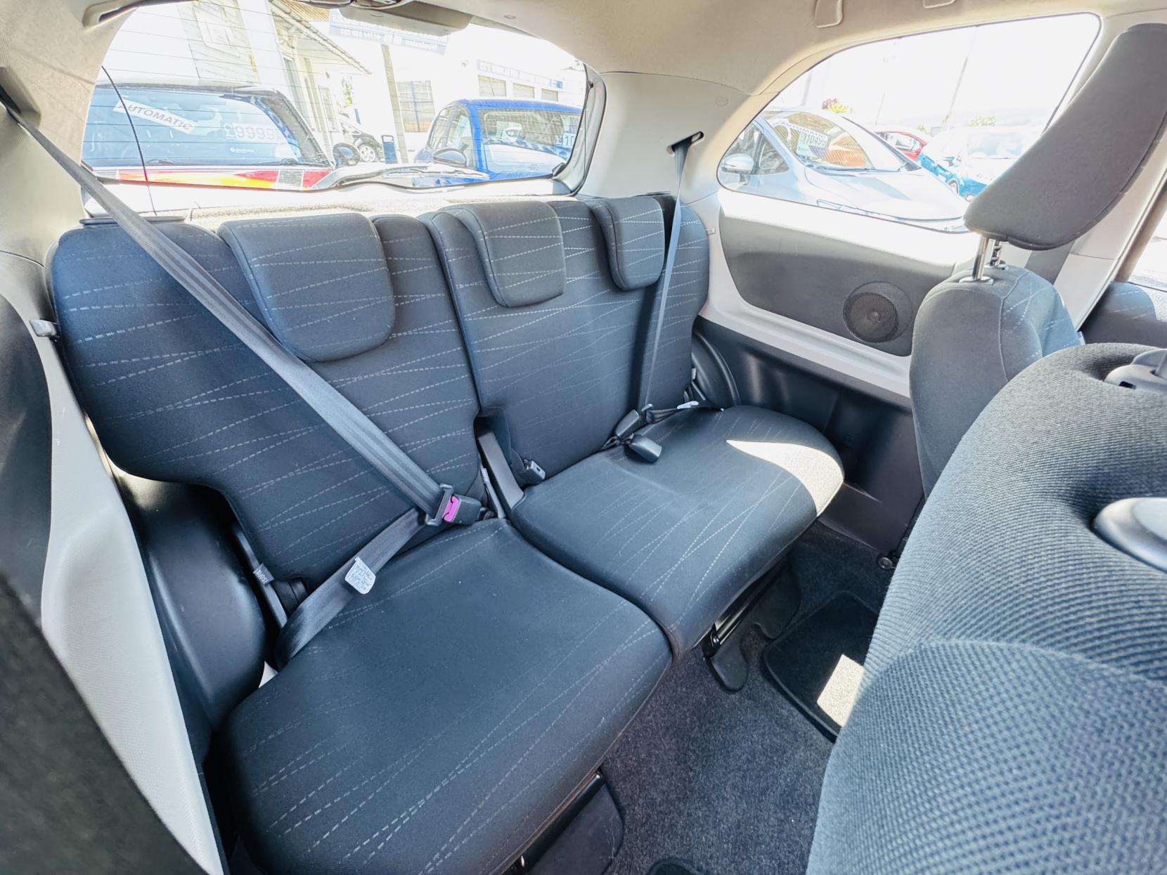 Toyota Yaris 1.3 VVT-i T Spirit Hatchback 3dr Petrol Manual (141 g/km, 85 bhp)