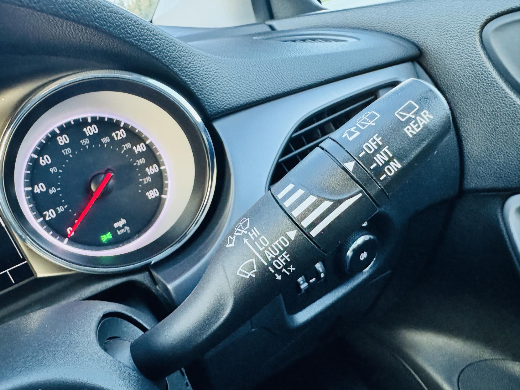 Vauxhall Astra 1.5 Turbo D Business Edition Nav Sports Tourer 5dr Diesel Manual Euro 6 (s/s) (122 ps)