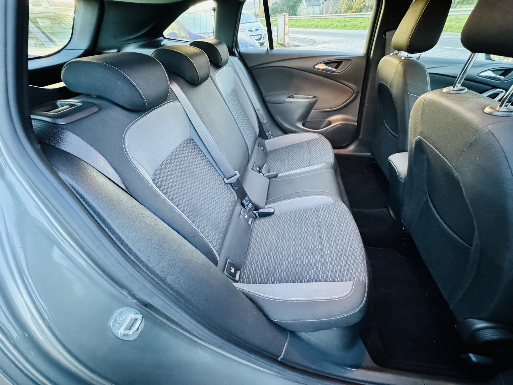 Vauxhall Astra 1.5 Turbo D Business Edition Nav Sports Tourer 5dr Diesel Manual Euro 6 (s/s) (122 ps)